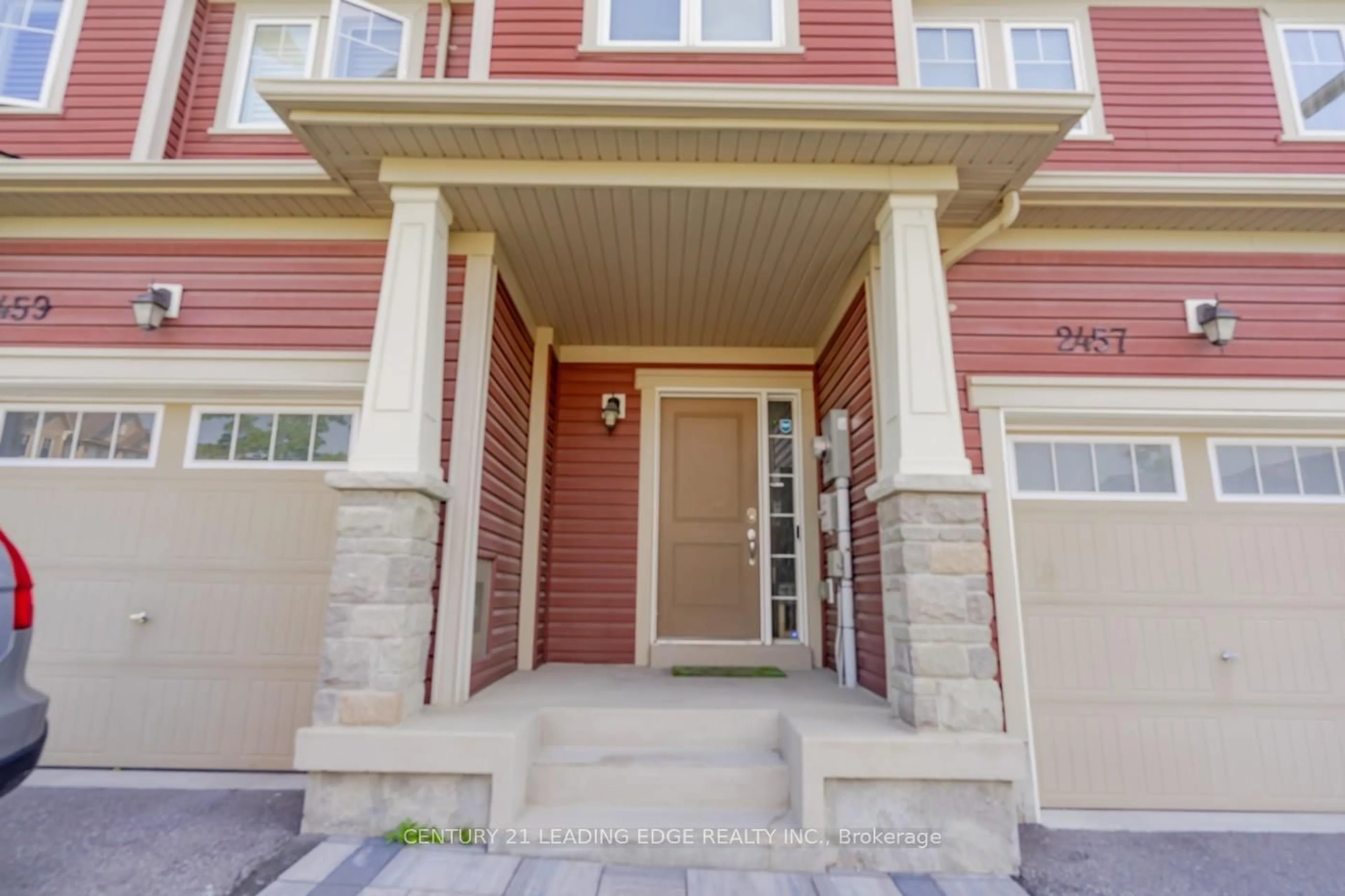 Indoor entryway for 2457 Hill Rise St, Oshawa Ontario L1L 0J5