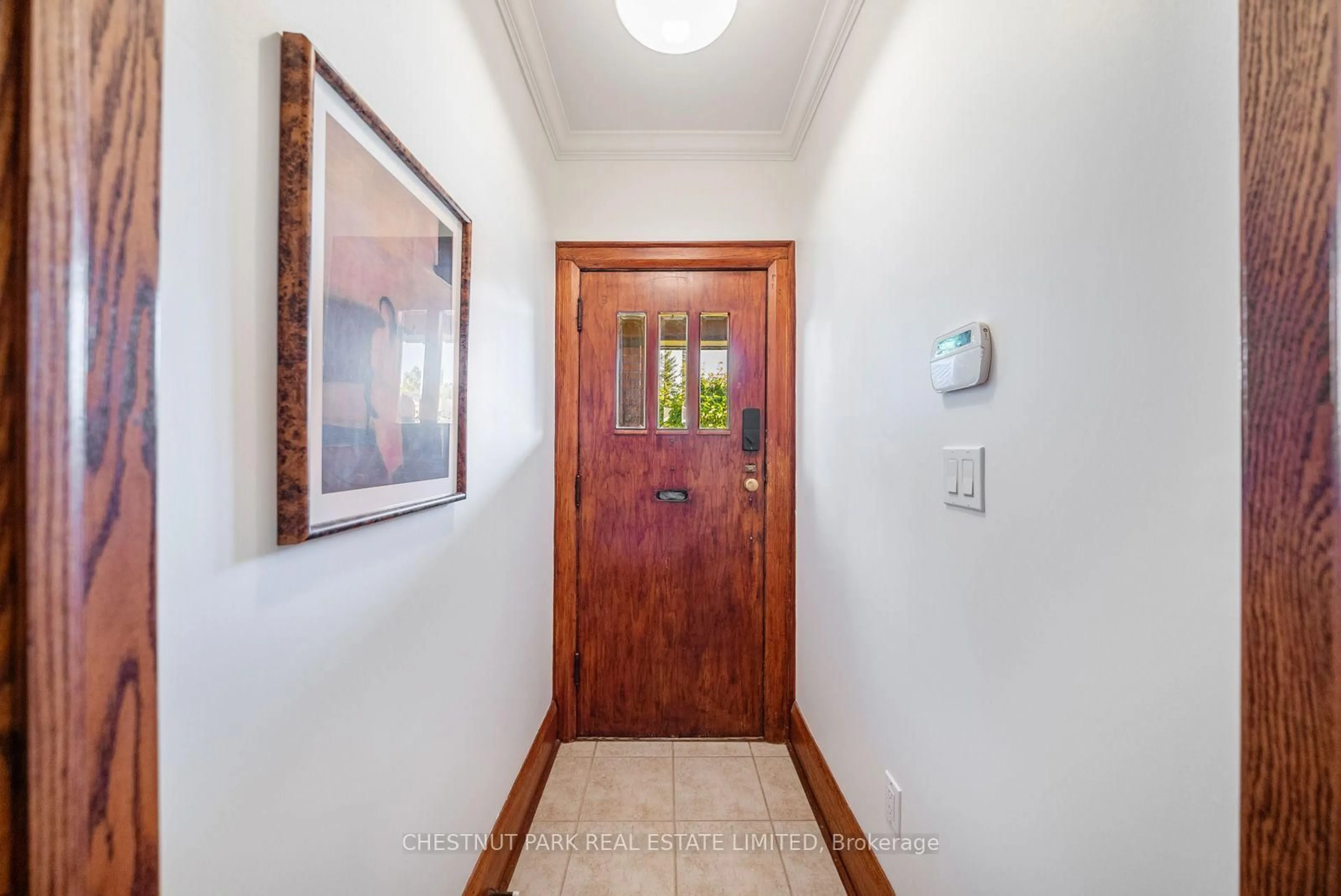 Indoor foyer for 266 Queensdale Ave, Toronto Ontario M4C 2B2