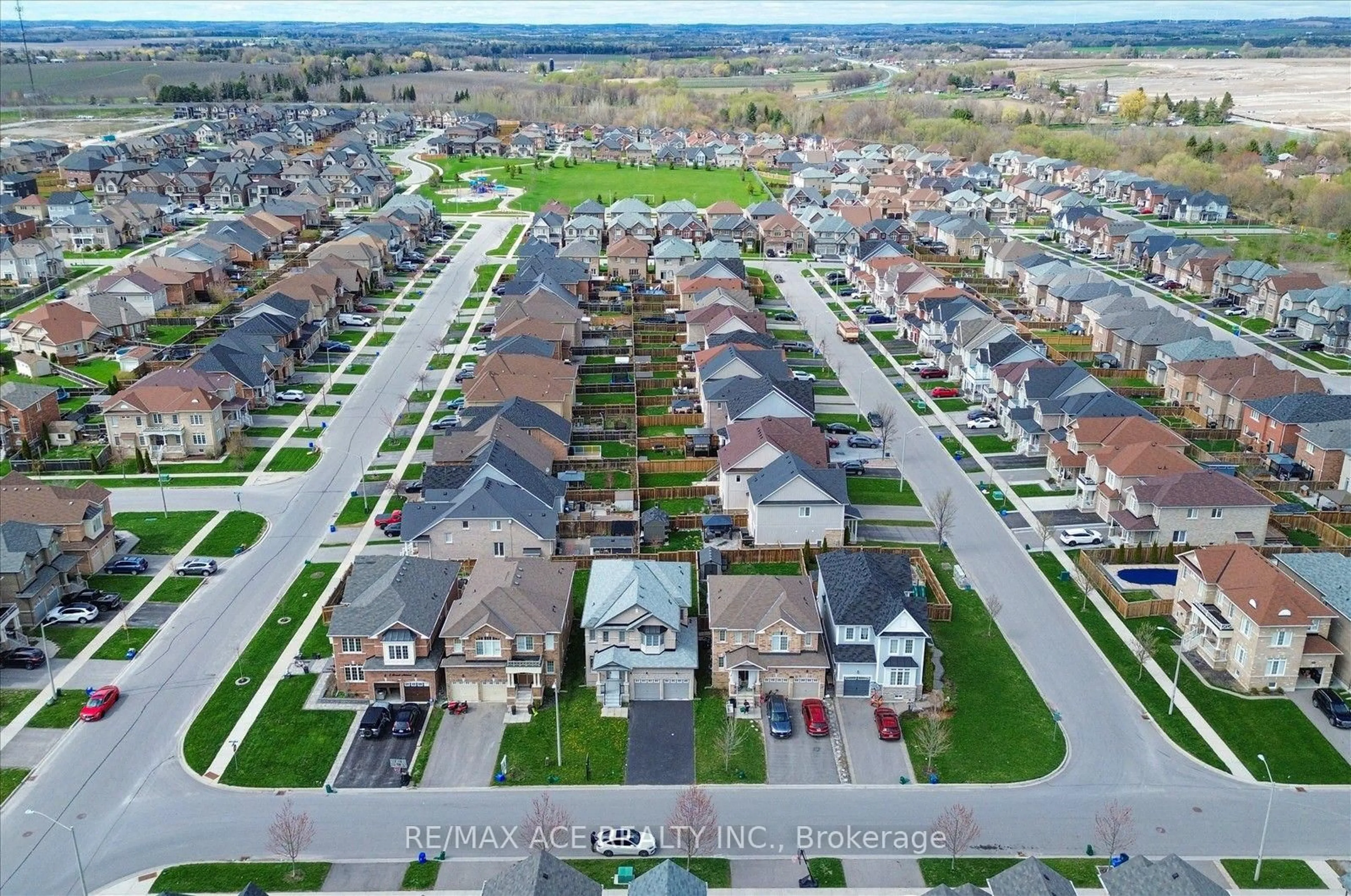 A pic from outside/outdoor area/front of a property/back of a property/a pic from drone, street for 10 Gusul Ave, Clarington Ontario L1B 0K7