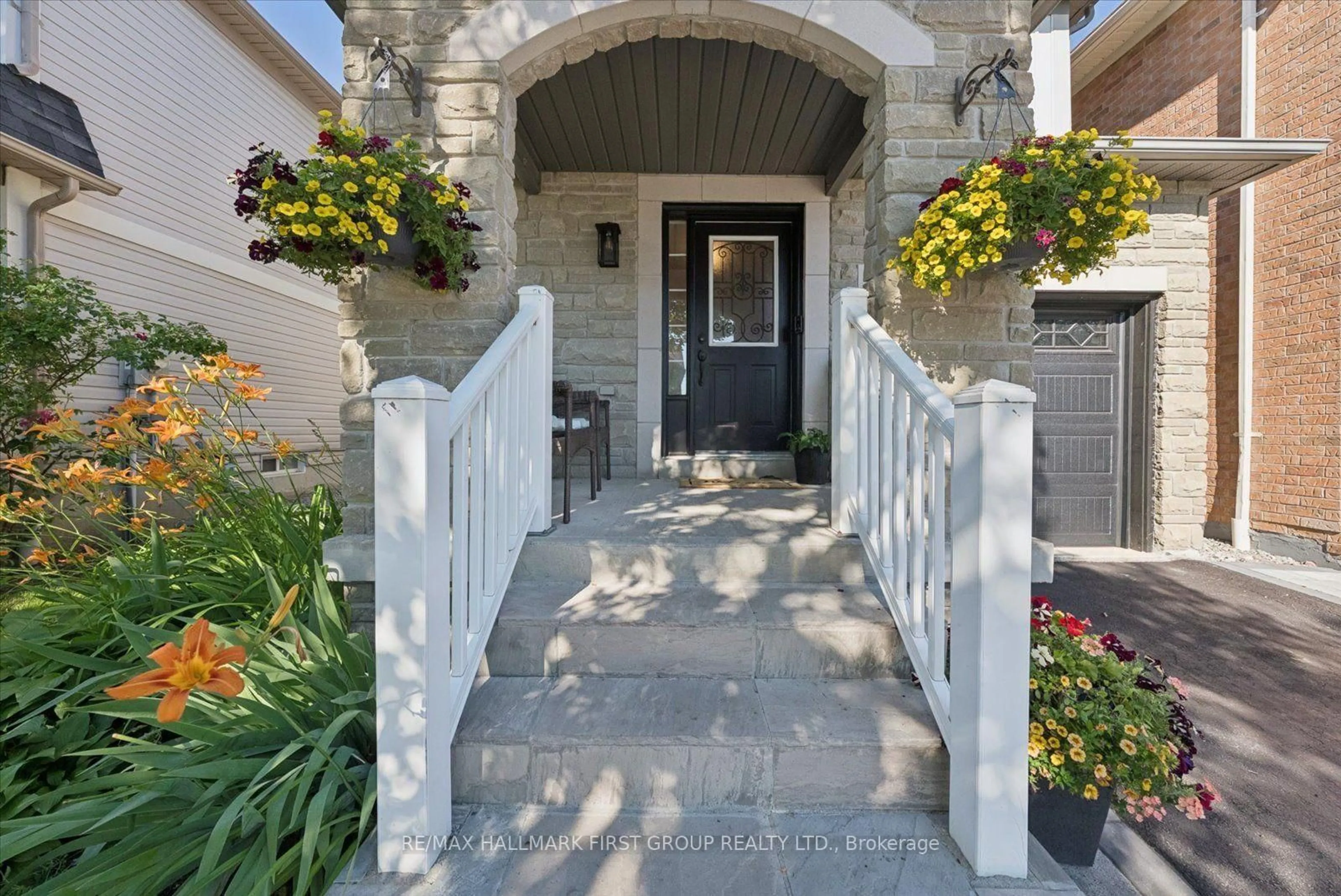 Indoor entryway for 19 Harrongate Pl, Whitby Ontario L1R 3E8