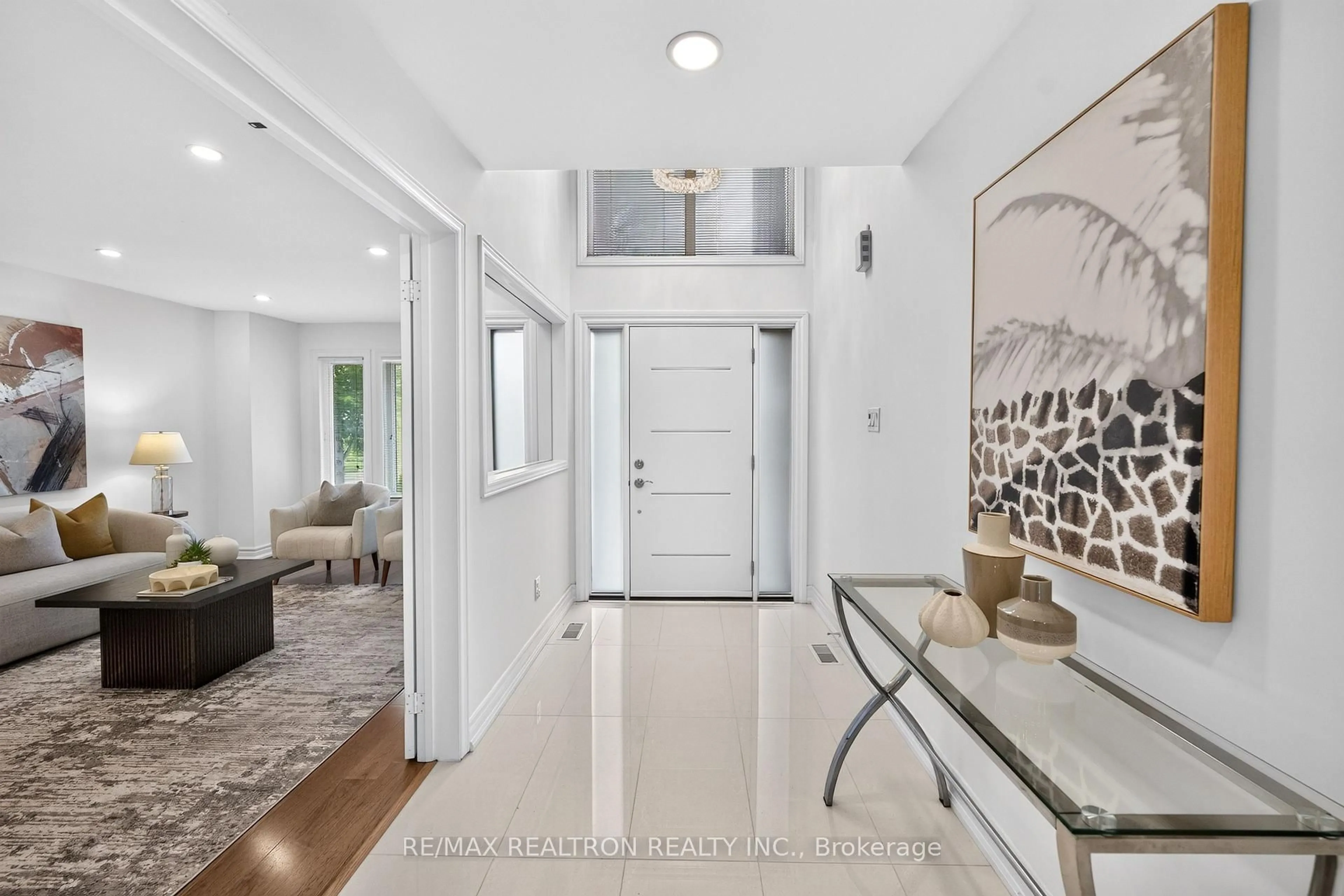 Indoor entryway for 126 Old Colony Dr, Whitby Ontario L1R 2A5