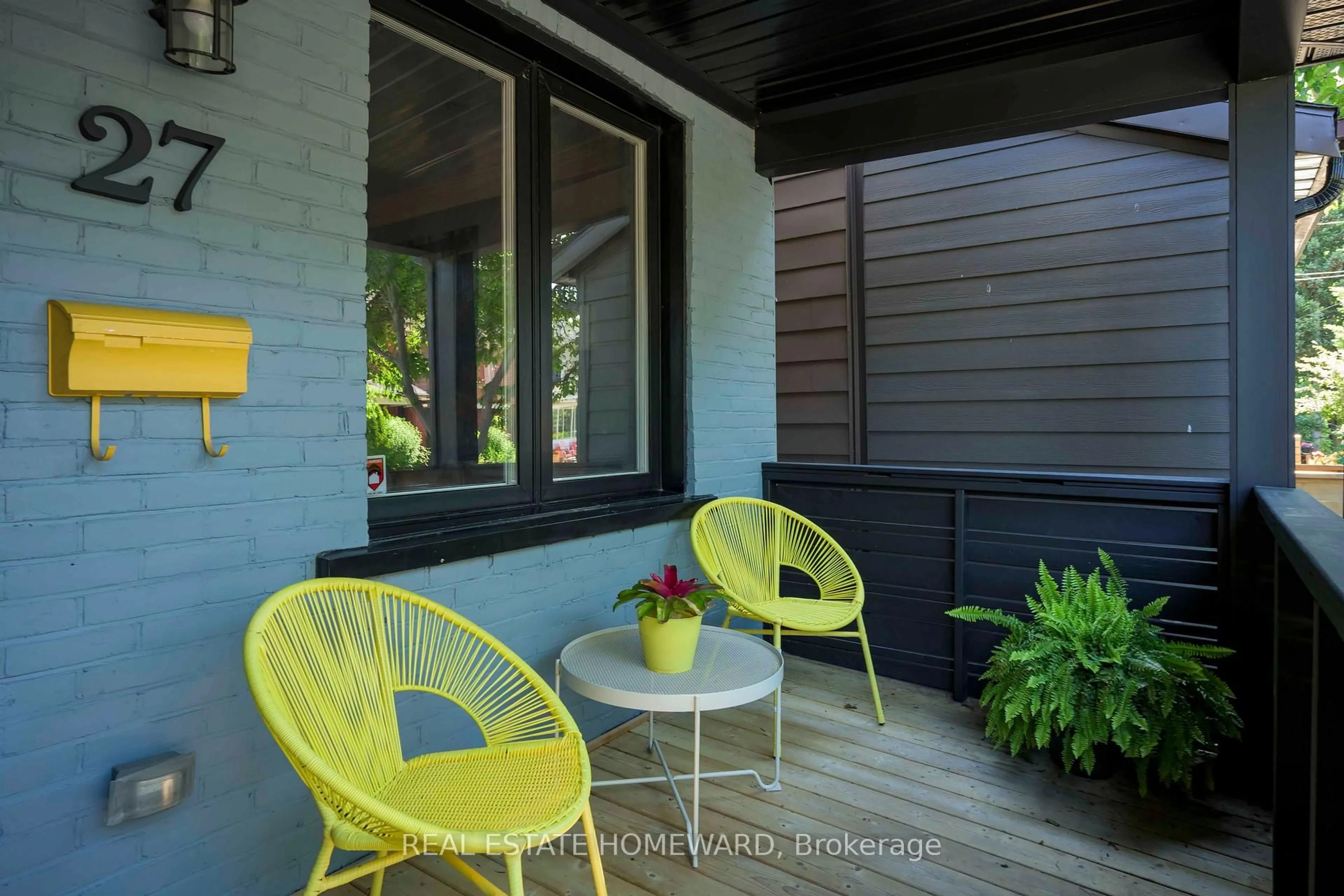 Patio, street for 27 Mountalan Ave, Toronto Ontario M4J 1H3