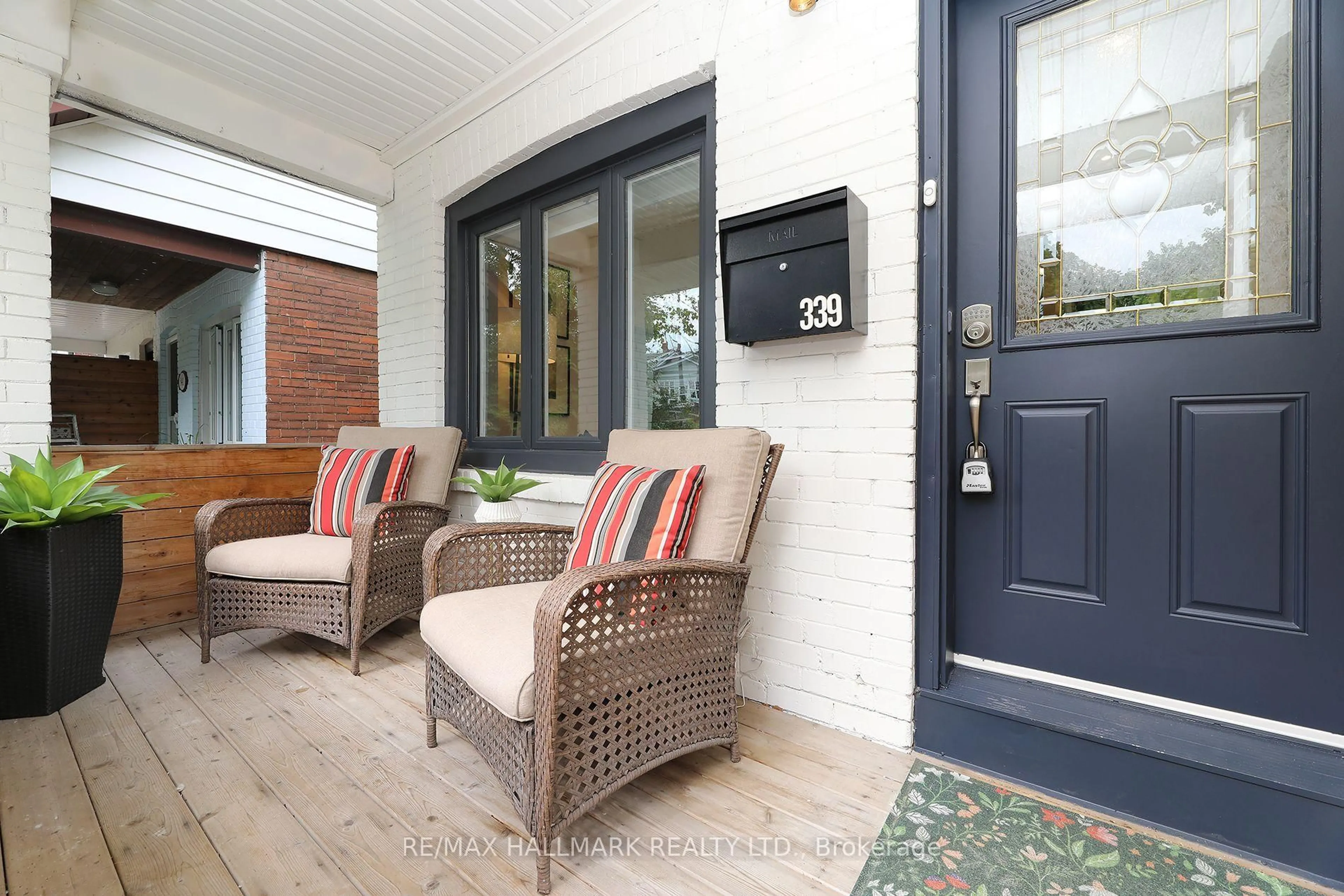 Indoor entryway for 339 Scarborough Rd, Toronto Ontario M4E 3M9