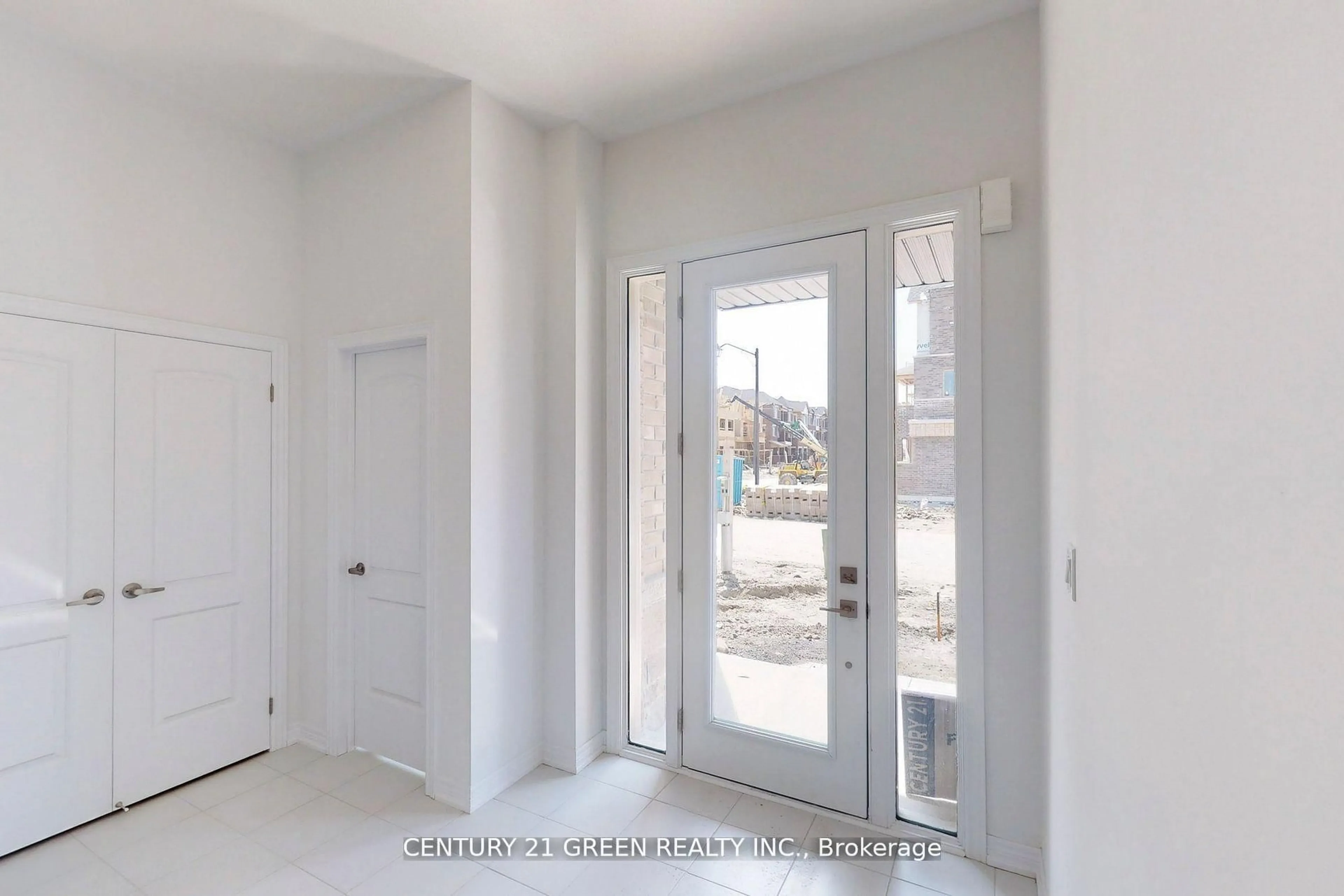 Indoor entryway for 1000 Andrew Murdoch St, Oshawa Ontario L1L 0S2