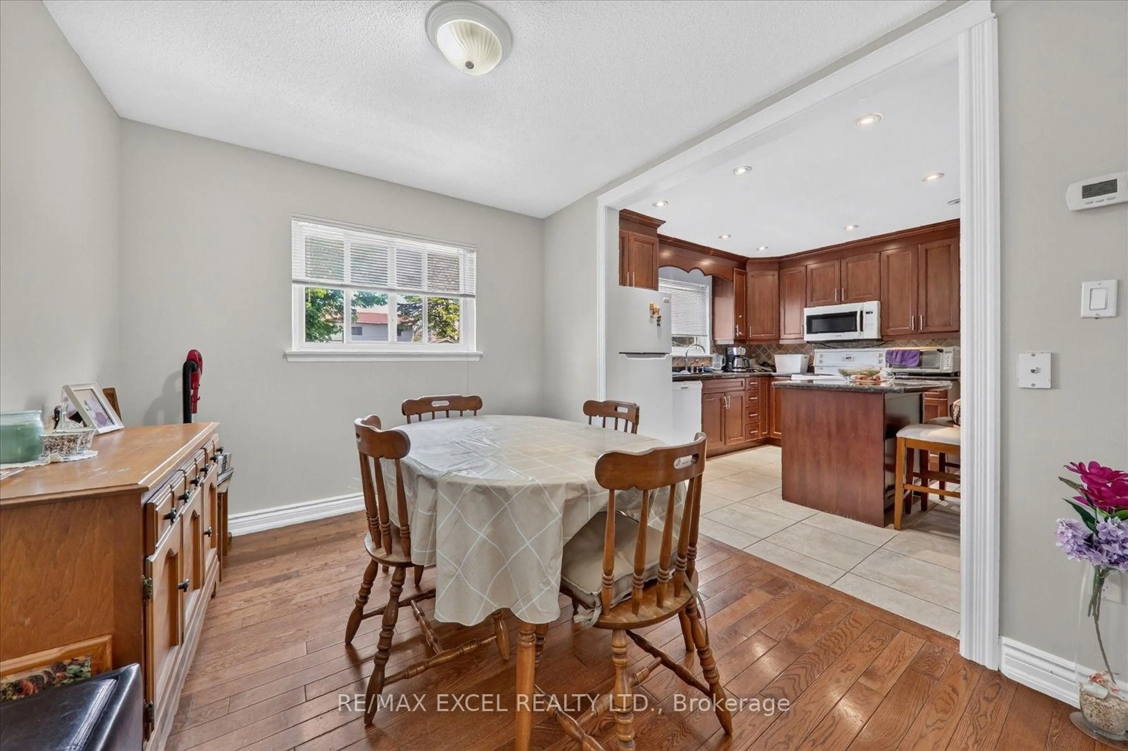 Open concept kitchen, unknown for 26 Lighthall Cres, Toronto Ontario M1B 1V3