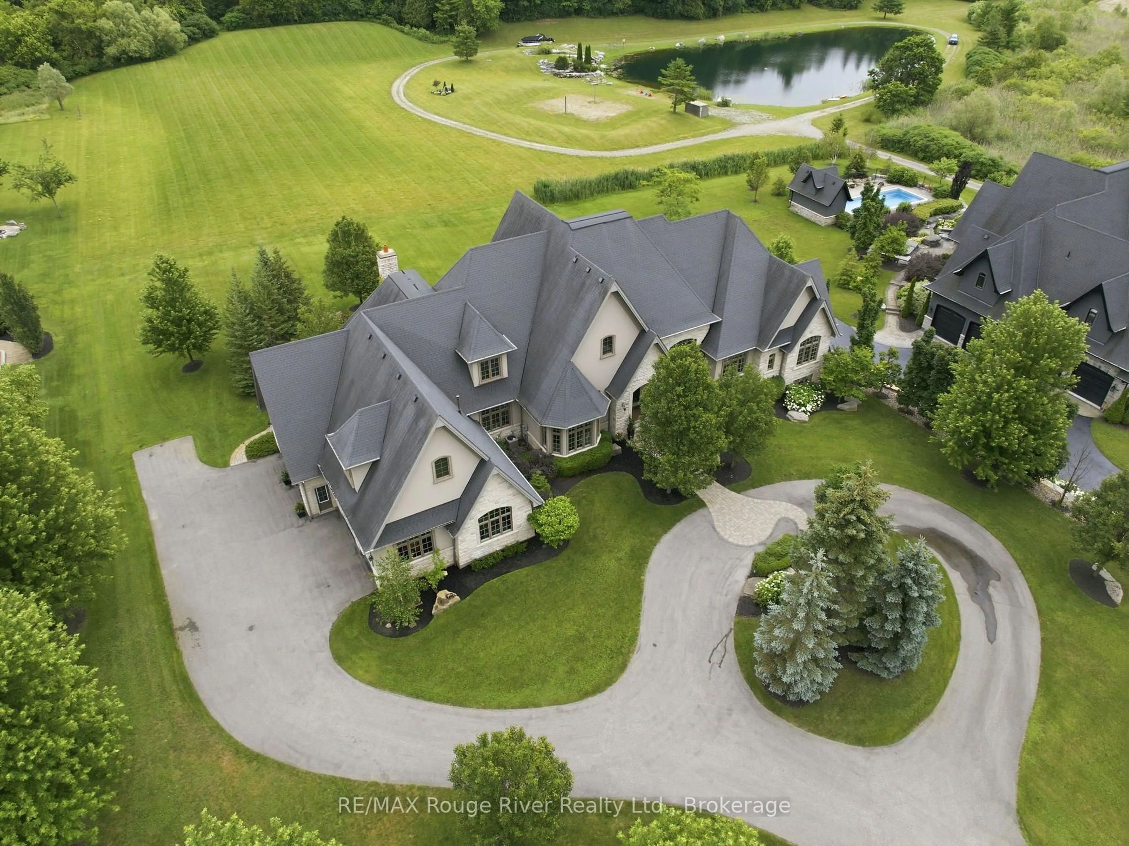 A pic from outside/outdoor area/front of a property/back of a property/a pic from drone, unknown for 3405 Sideline 4 Rd, Pickering Ontario L1X 0A3