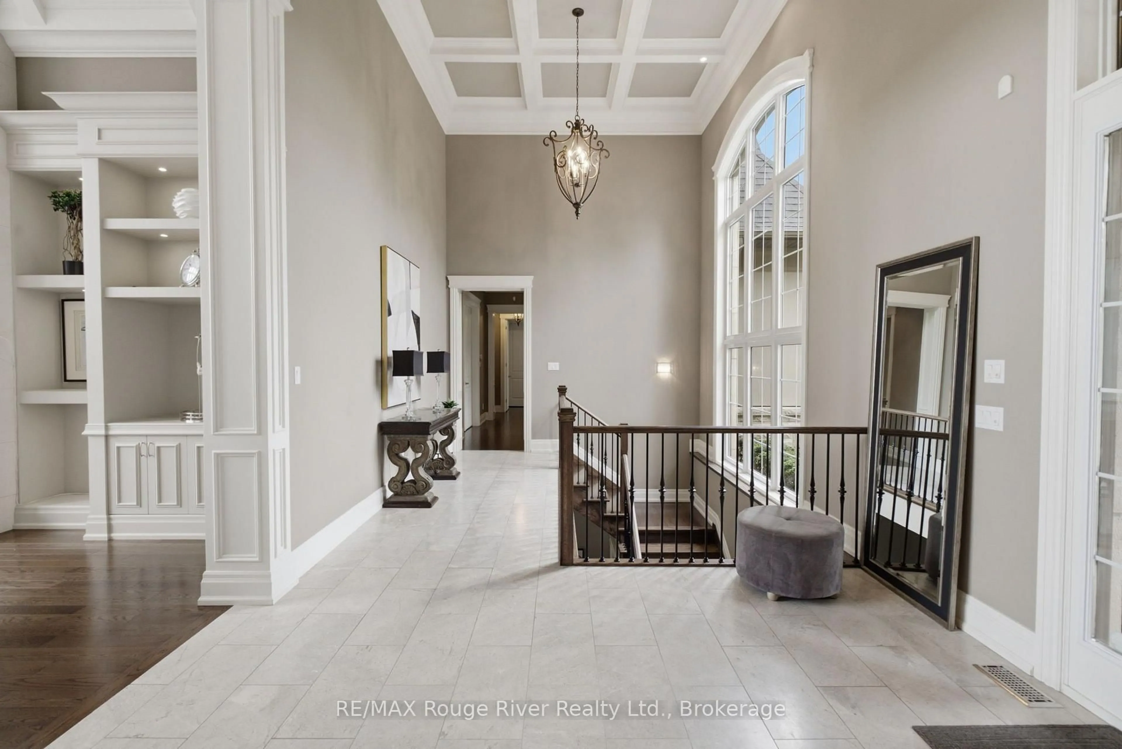 Indoor foyer for 3405 Sideline 4 Rd, Pickering Ontario L1X 0A3