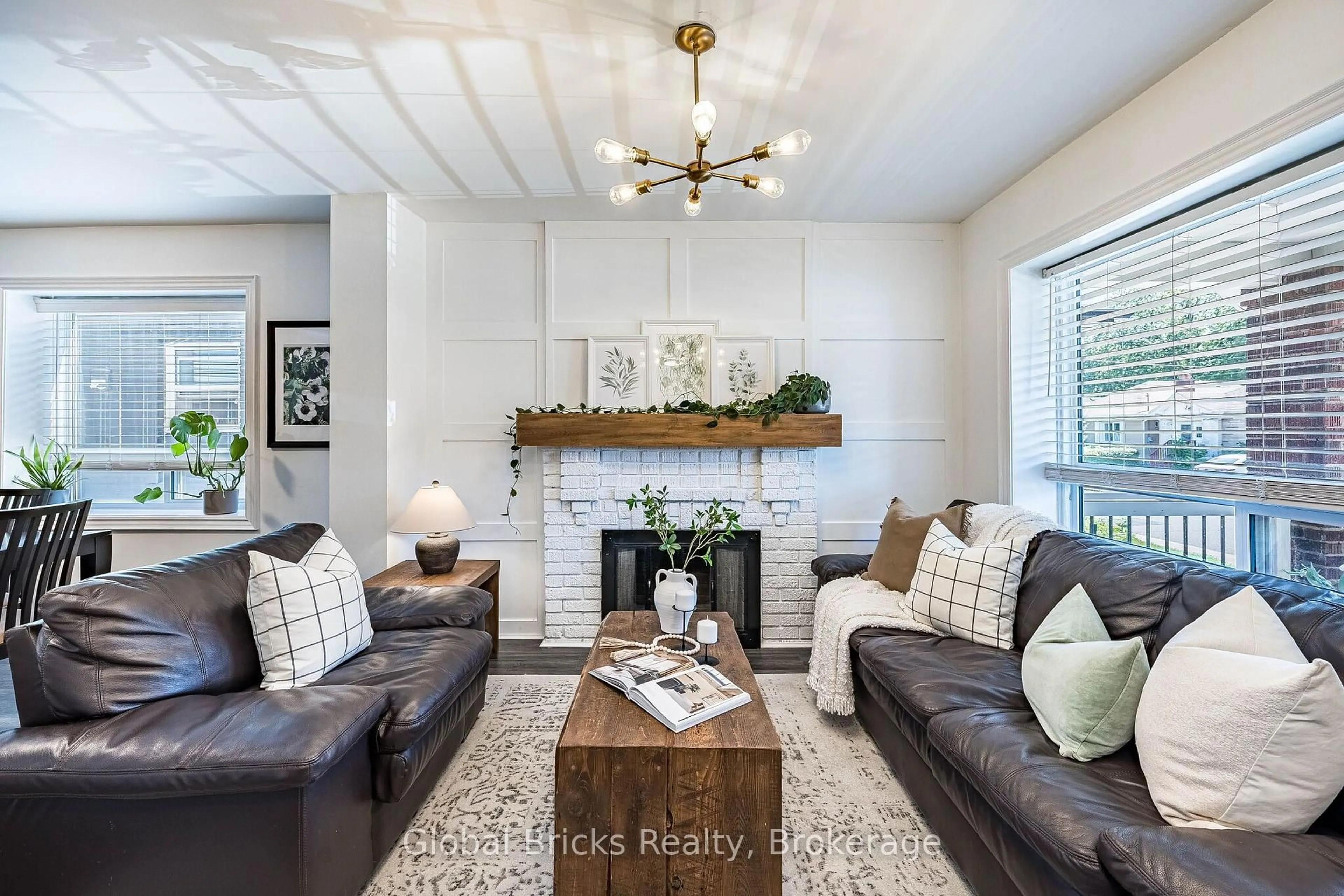 Living room with furniture, unknown for 19 Elward Blvd, Toronto Ontario M1L 3L1