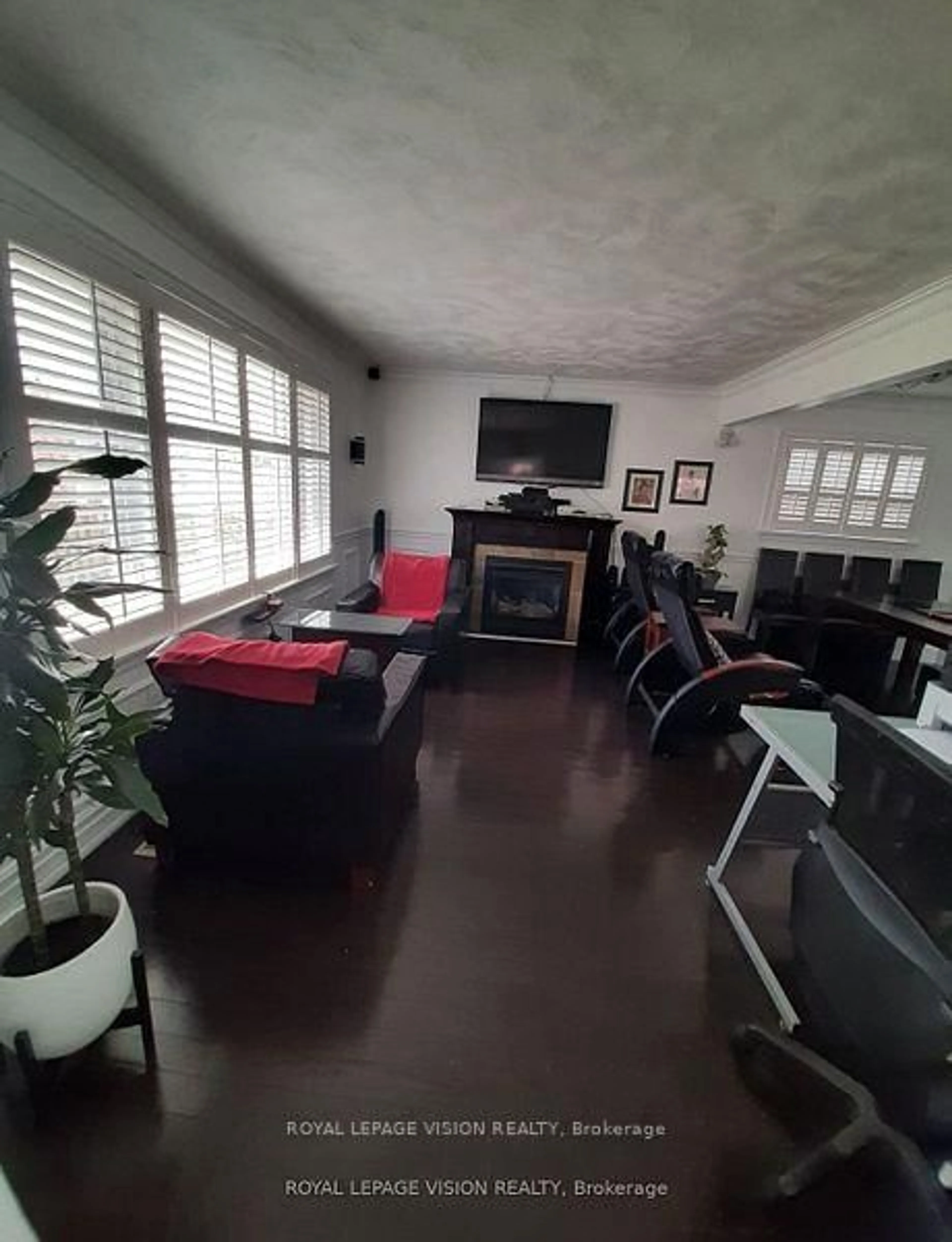 A pic of a room for 52 Ellendale Dr, Toronto Ontario M1P 1N5