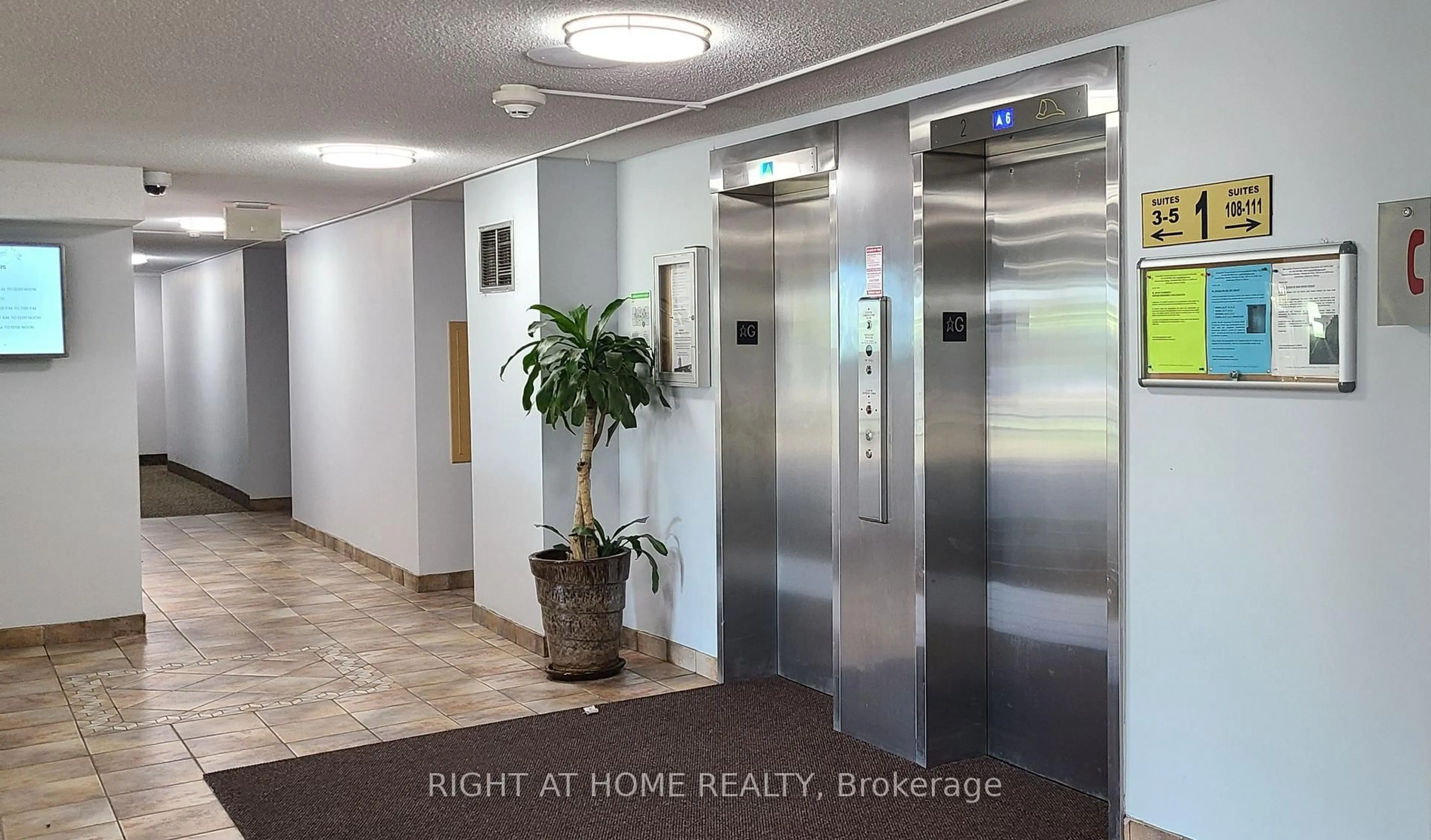 Indoor foyer for 10 TAPSCOTT Rd #405, Toronto Ontario M1B 3L9