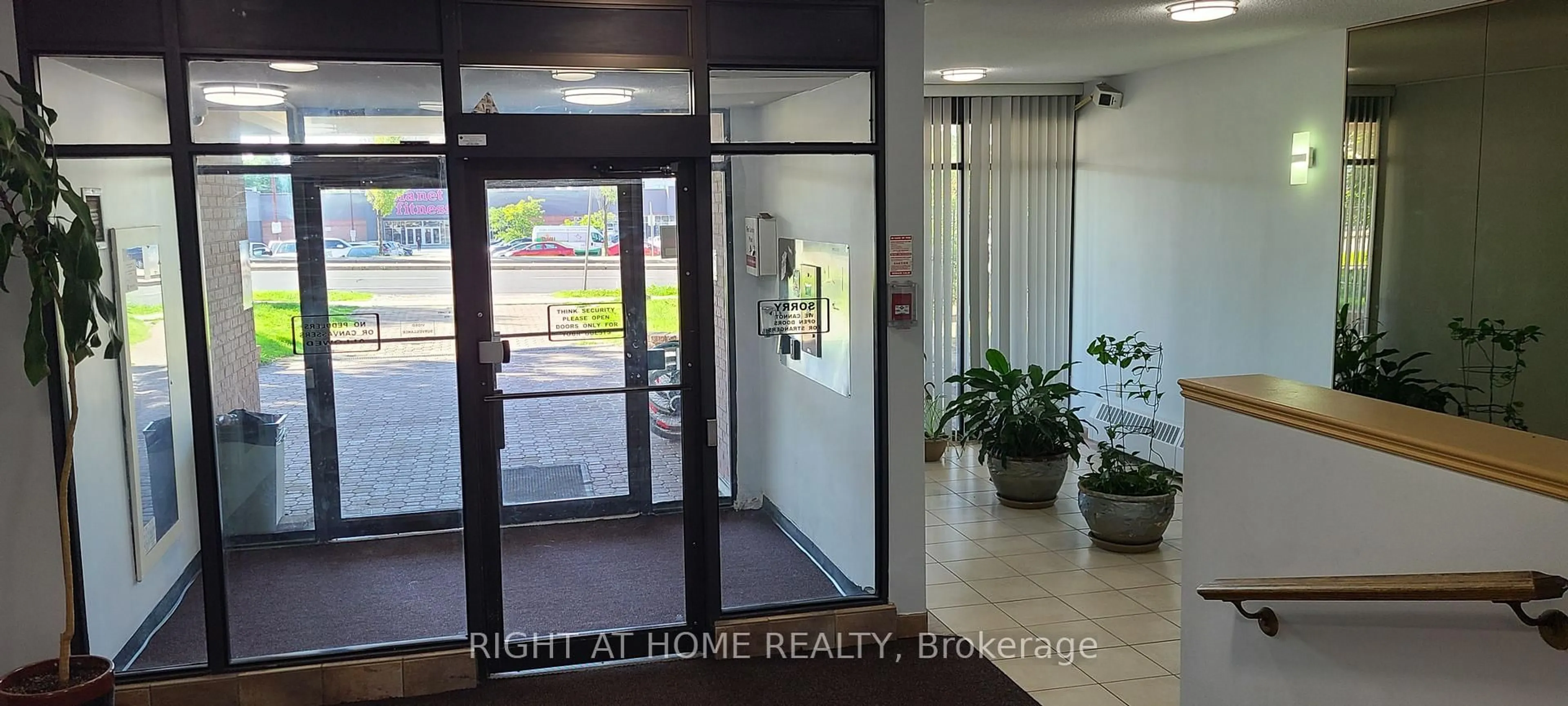 Unknown for 10 TAPSCOTT Rd #405, Toronto Ontario M1B 3L9