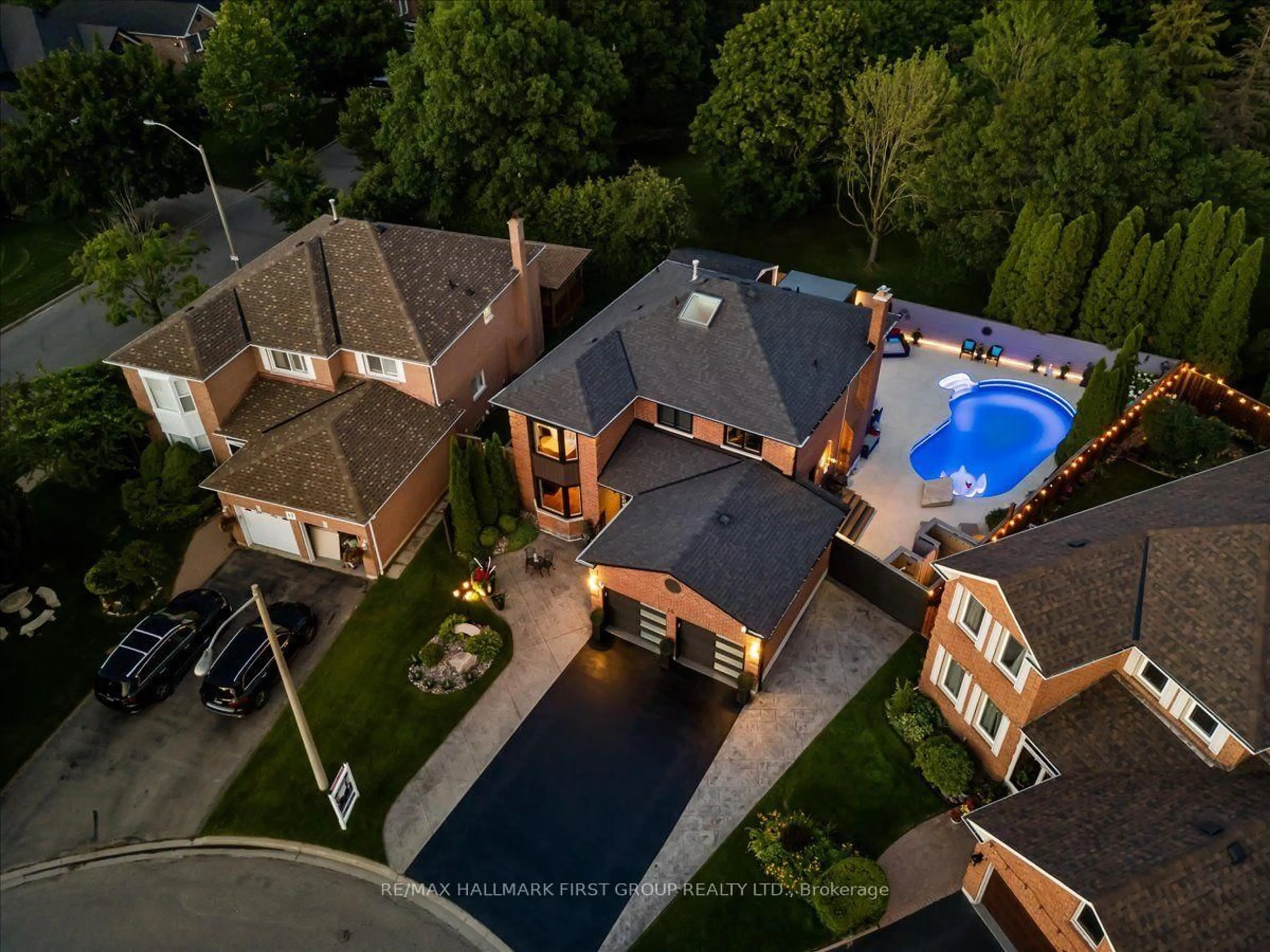 A pic from outside/outdoor area/front of a property/back of a property/a pic from drone, unknown for 15 Polo Pl, Toronto Ontario M1B 4T8
