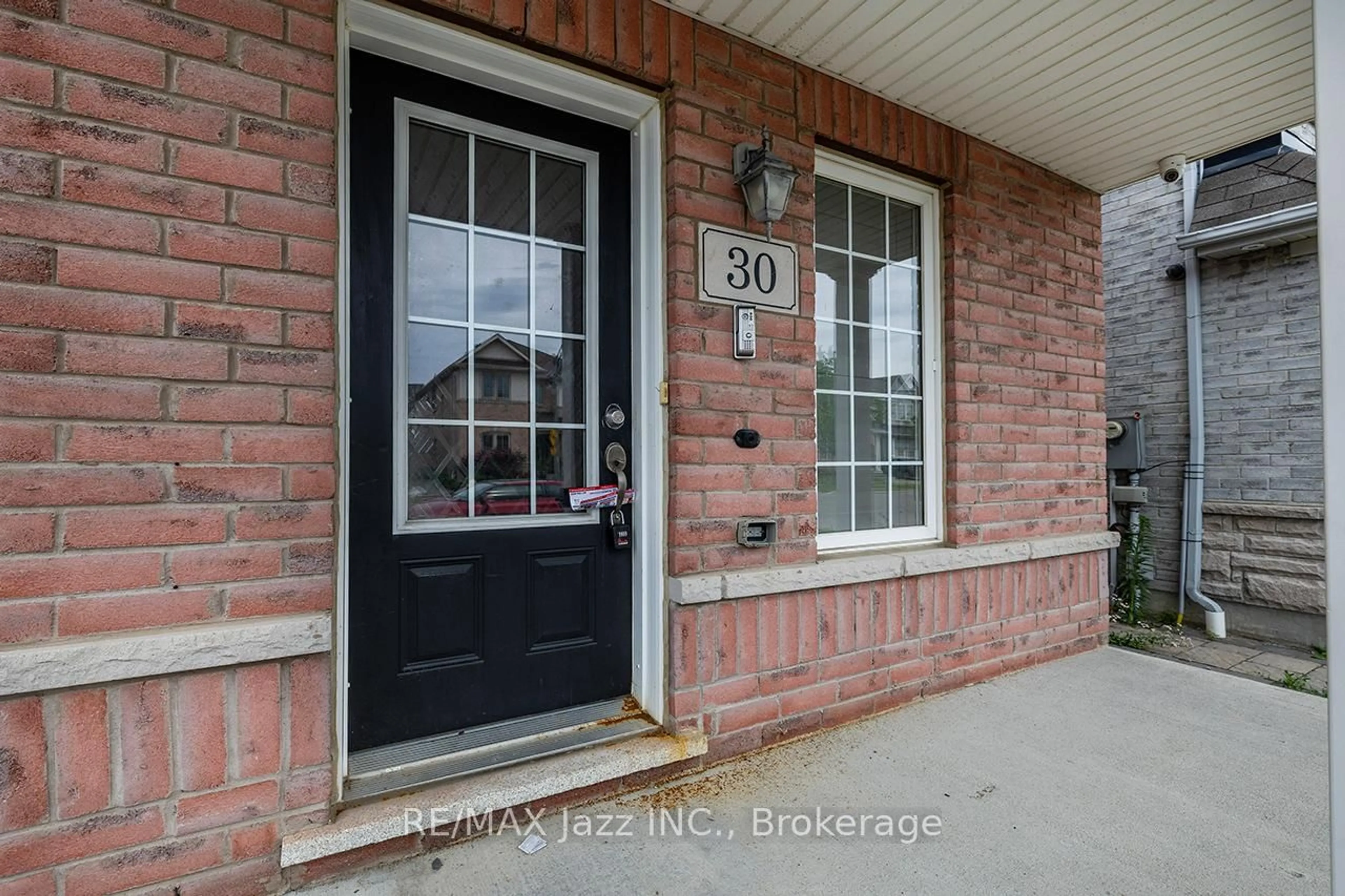 Indoor entryway for 30 Lloydminster Ave, Ajax Ontario L1Z 0N8