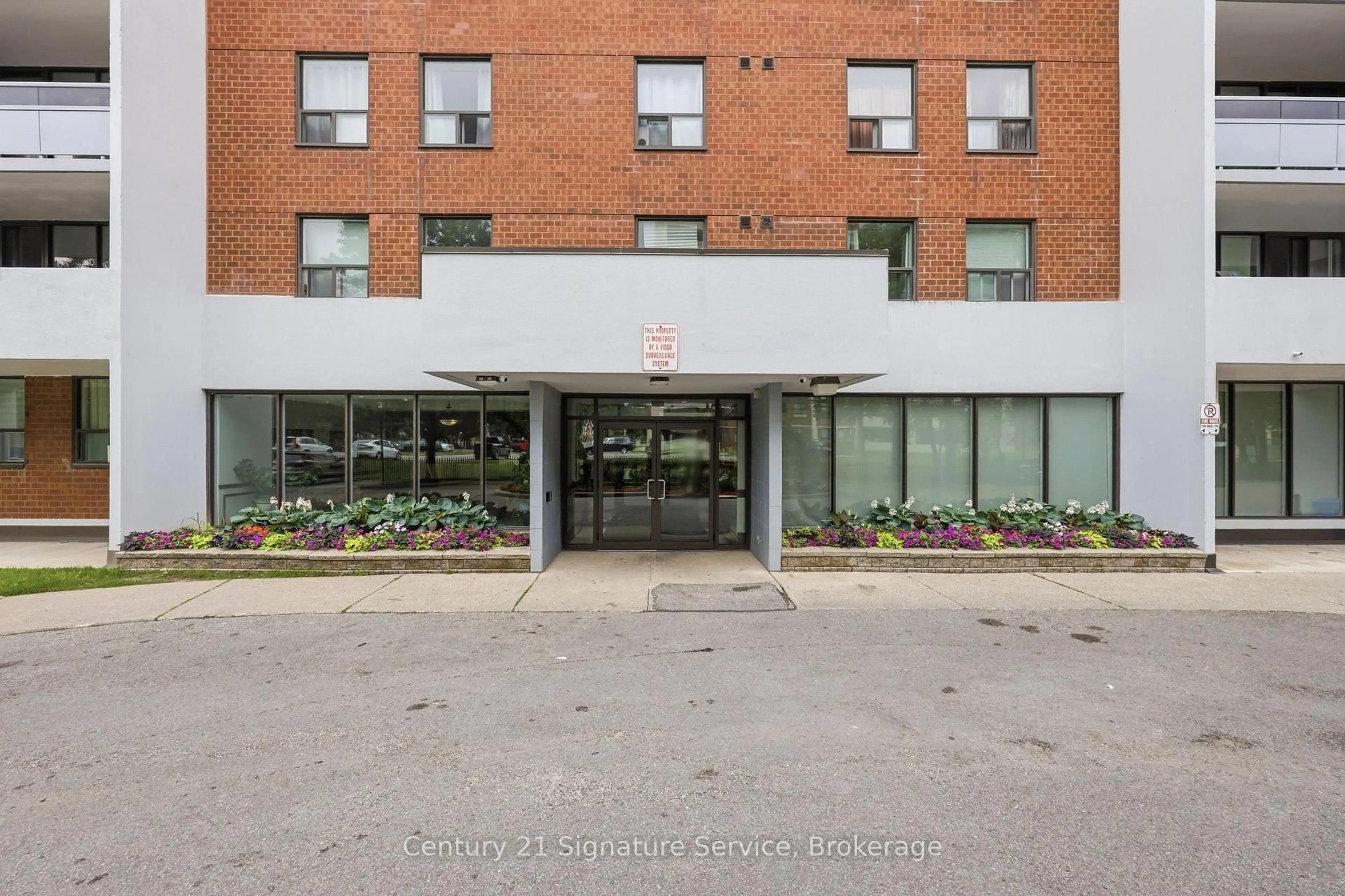 Indoor foyer for 1250 Bridletowne Circ #610, Toronto Ontario M1W 2V1