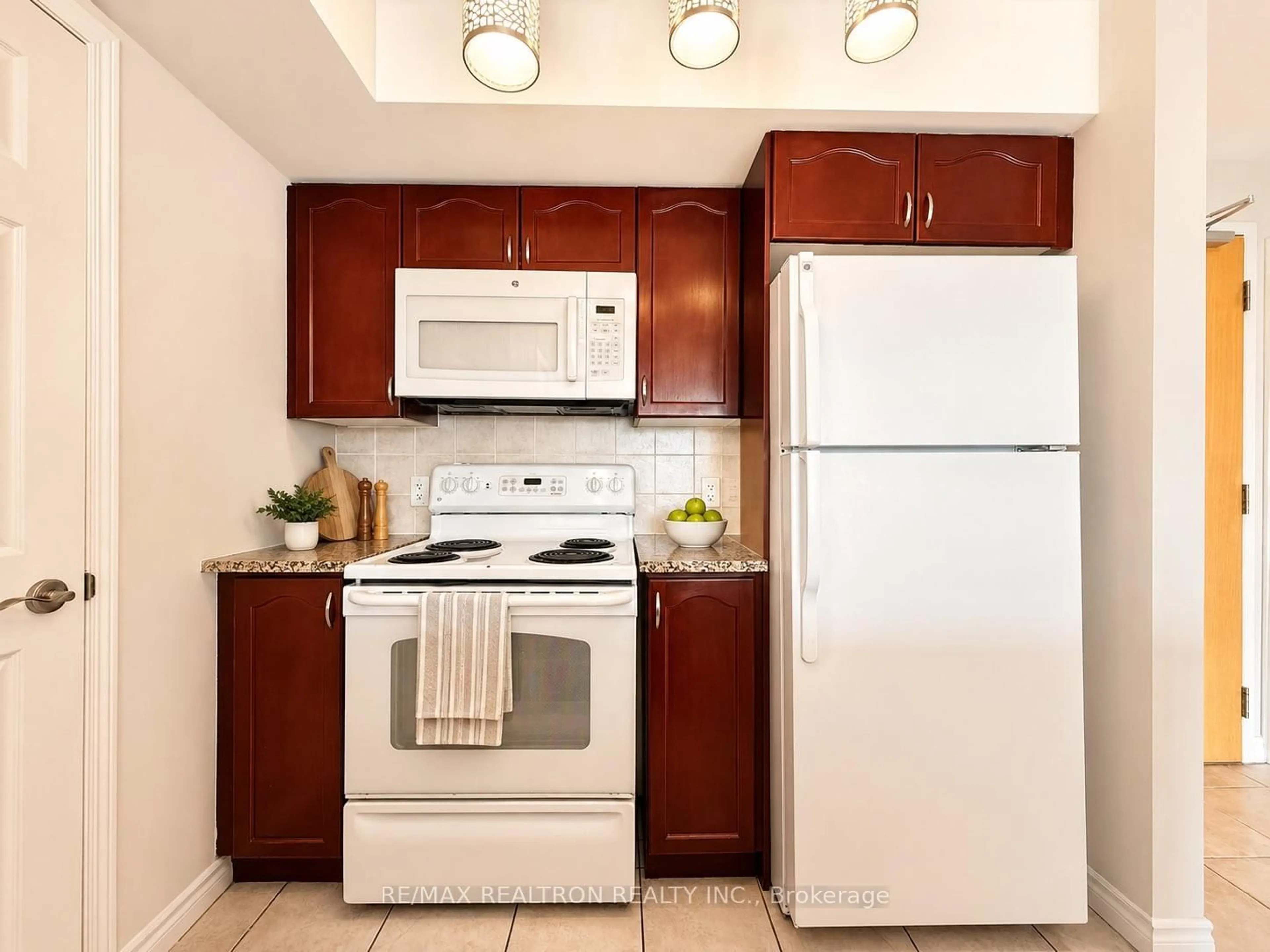 Standard kitchen, unknown for 68 Grangeway Ave #908, Toronto Ontario M1H 0A1