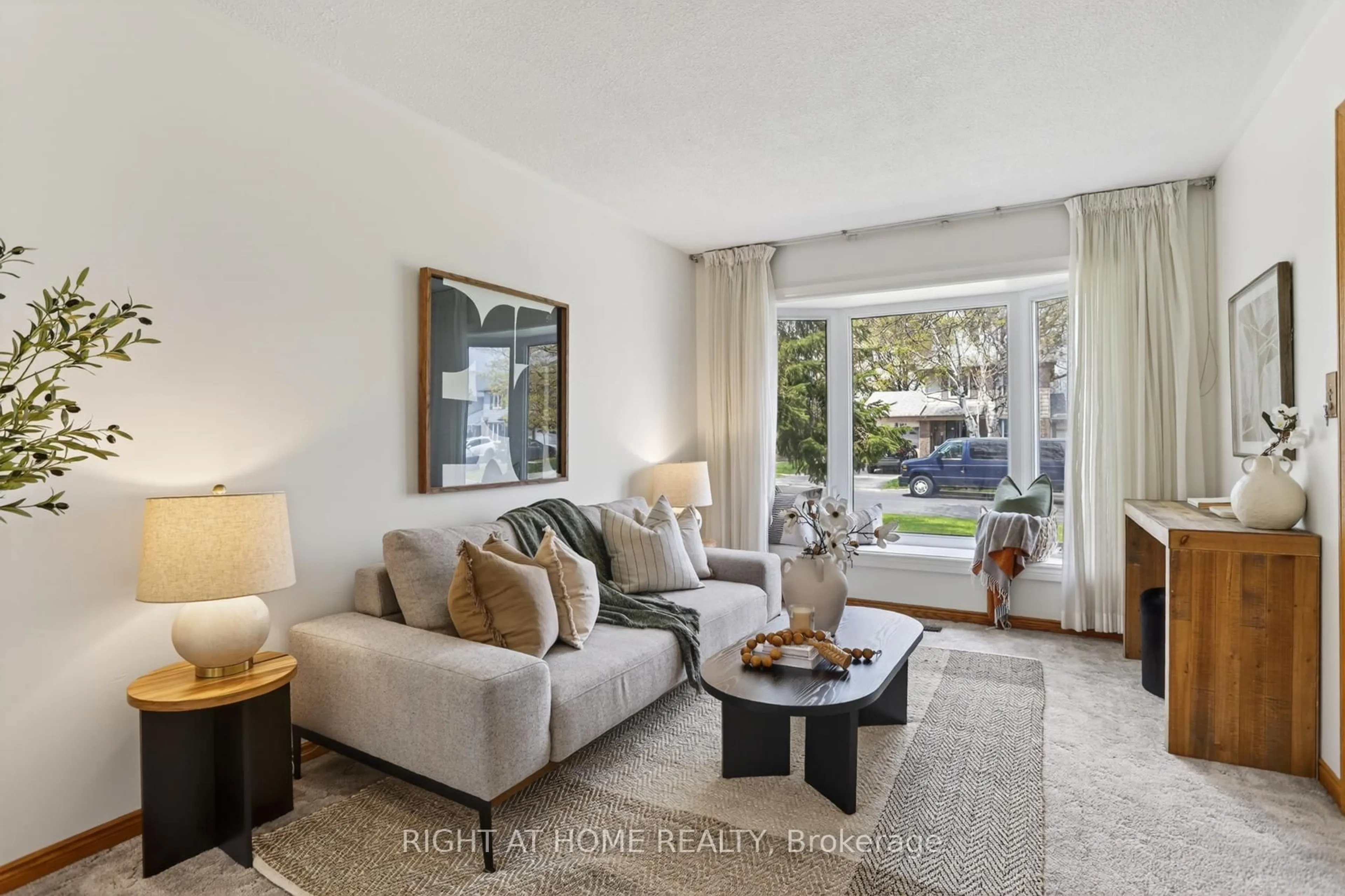 Living room with furniture, unknown for 117 Rands Rd, Ajax Ontario L1S 3H7