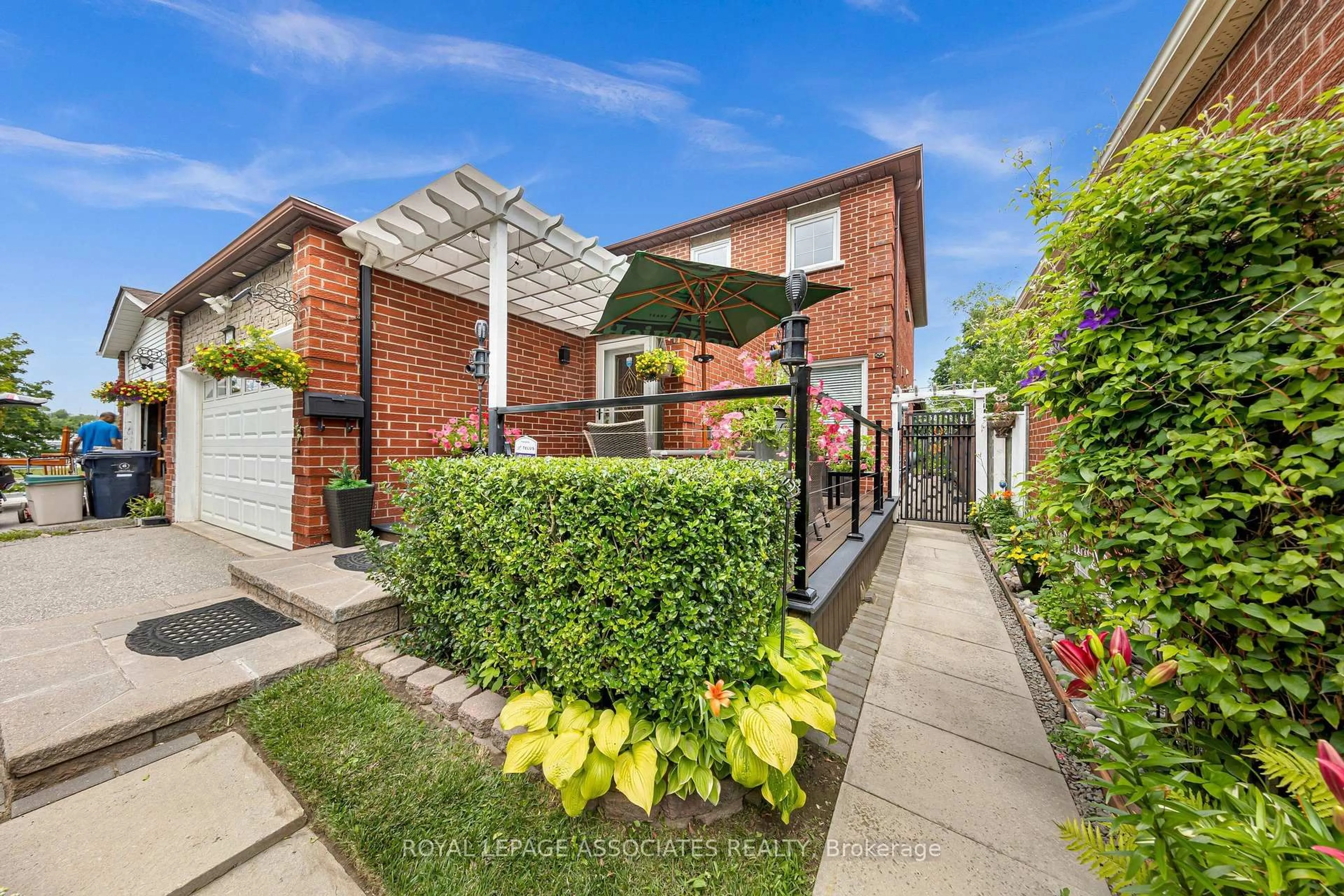 Home with brick exterior material, street for 4 Apsco Ave, Toronto Ontario M1E 5A8