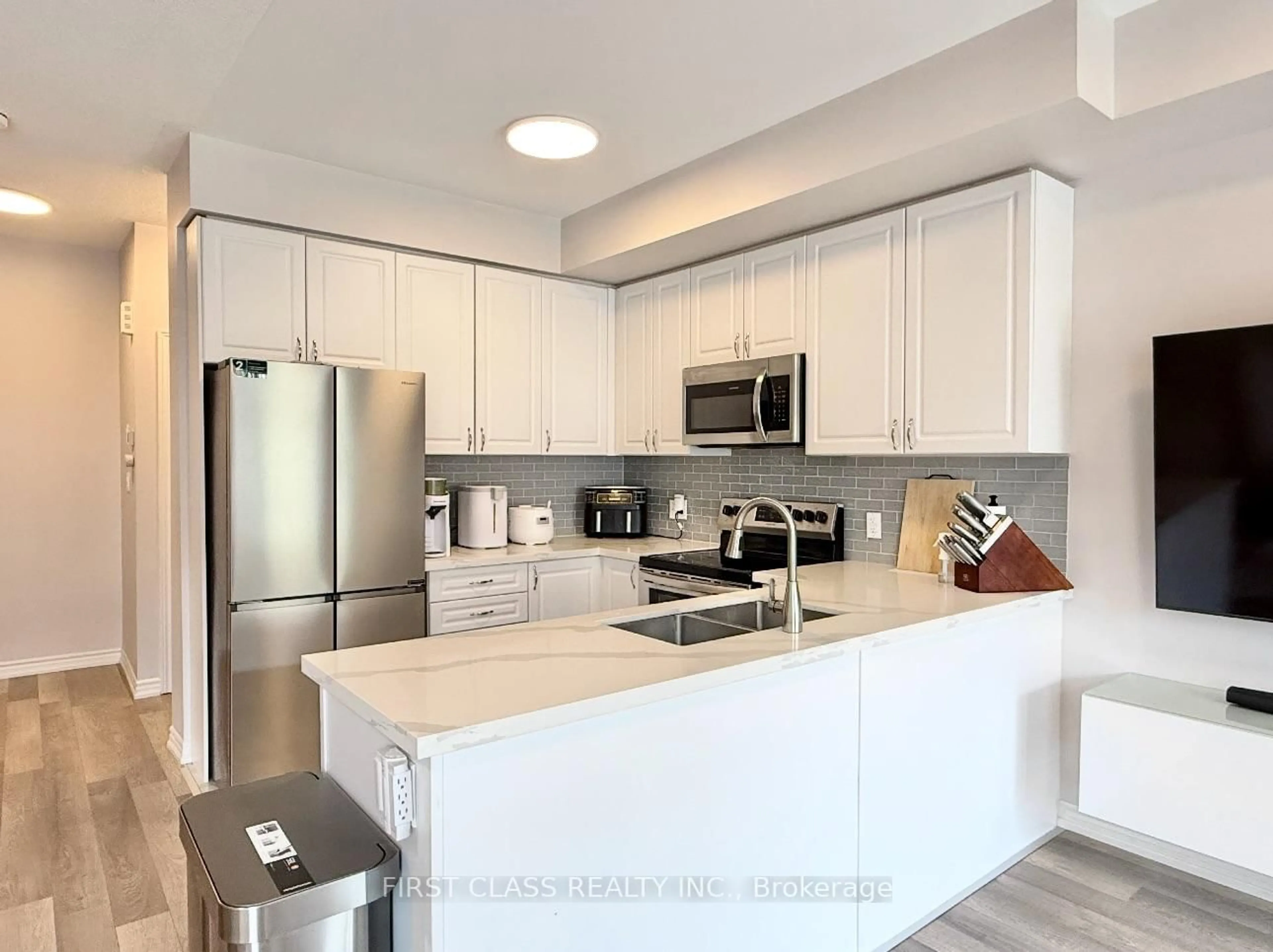 Open concept kitchen, unknown for 2468 Mayapple Cross, Pickering Ontario L1X 0E6