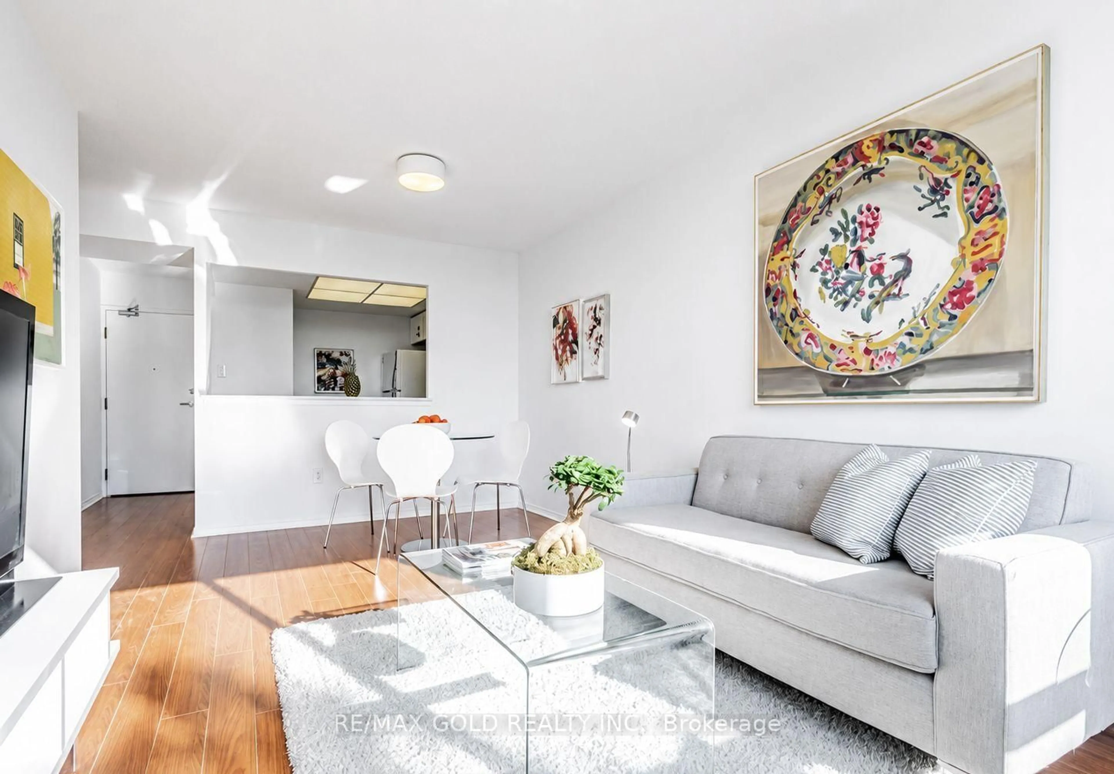 Living room with furniture, unknown for 5 Greystone Walk #515, Toronto Ontario M1K 5J5