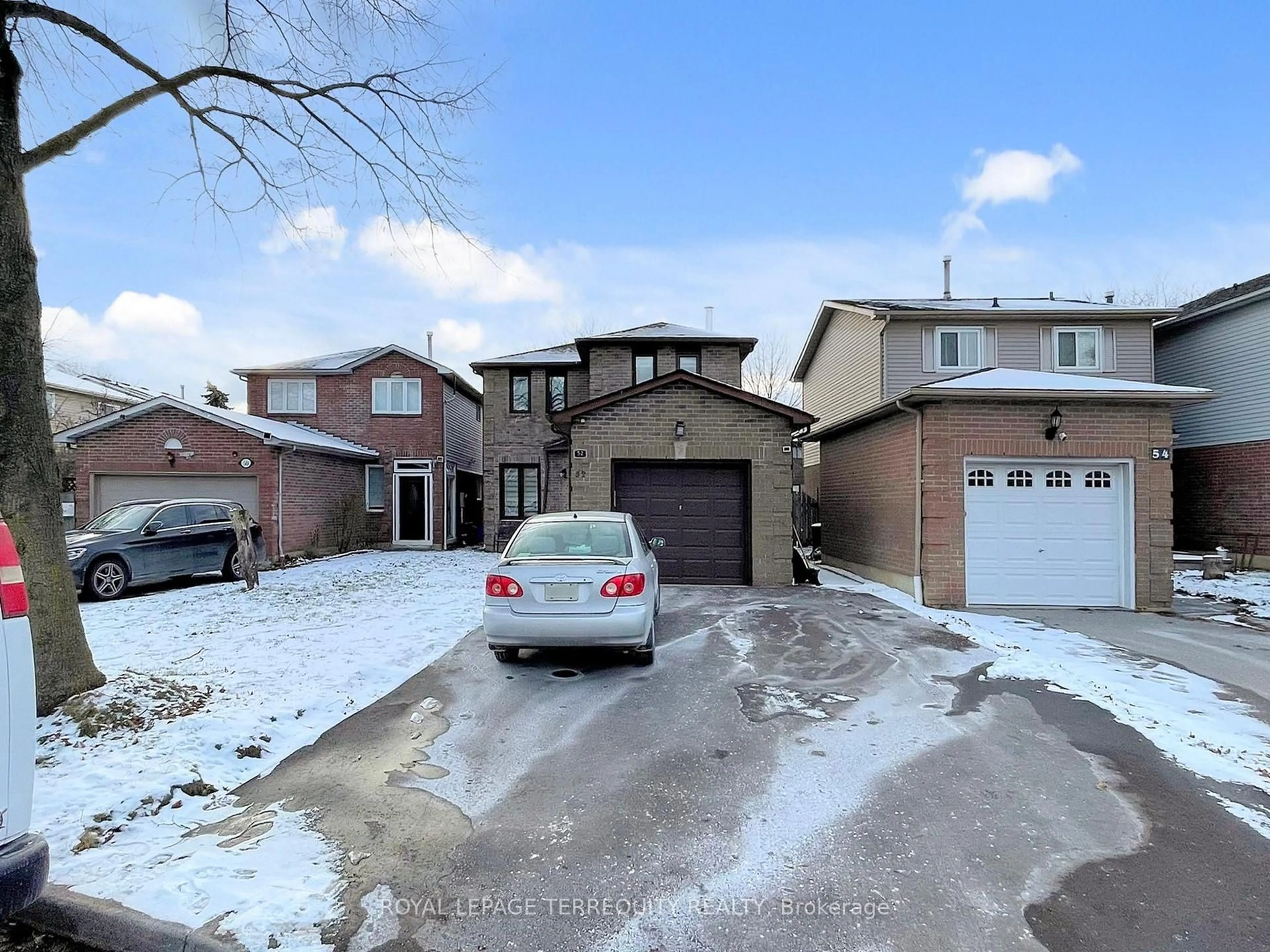A pic from outside/outdoor area/front of a property/back of a property/a pic from drone, street for 52 Dobson Dr, Ajax Ontario L1S 5E9