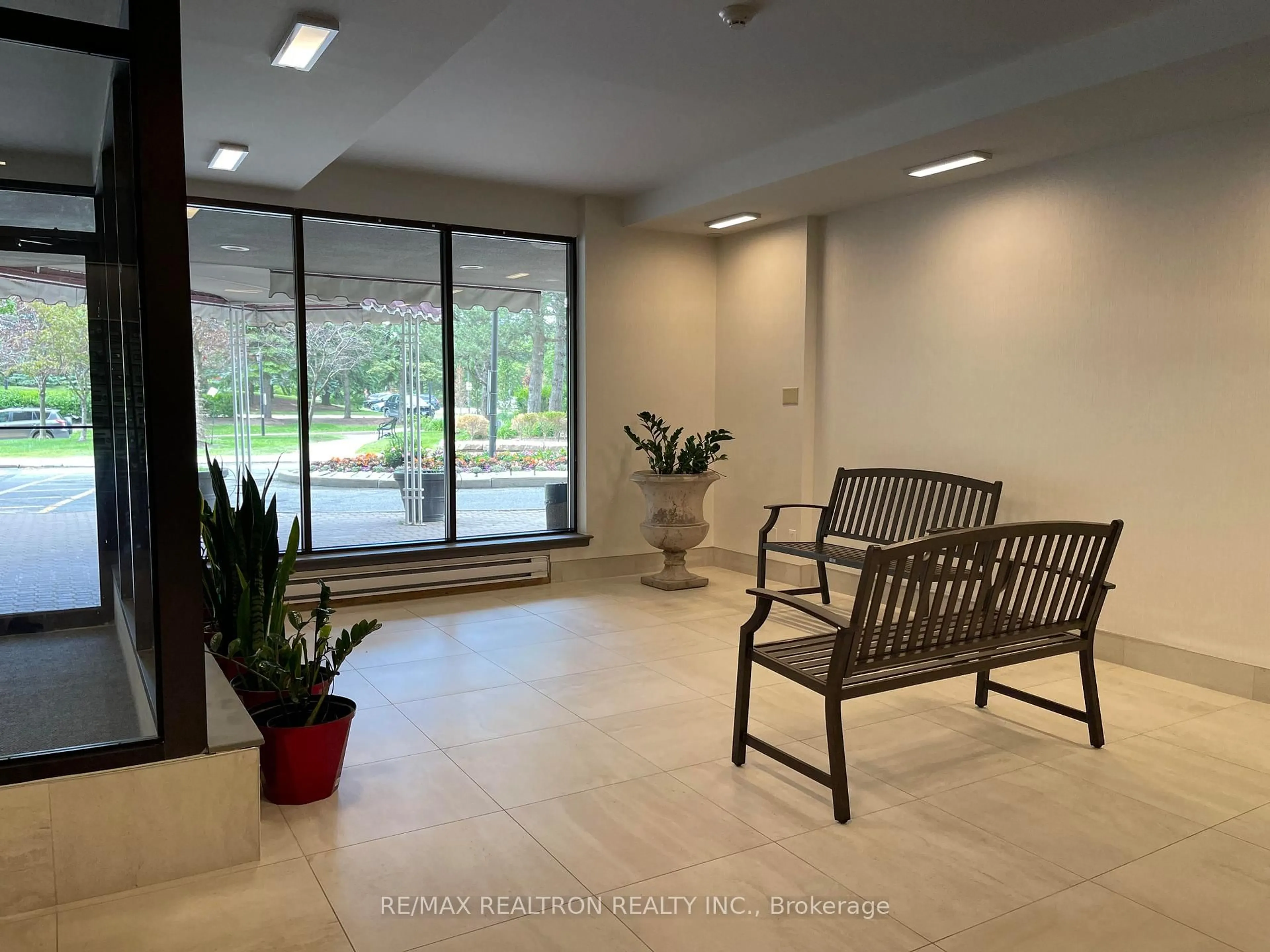 Indoor foyer for 55 Bamburgh Circ #114, Toronto Ontario M1W 3V4