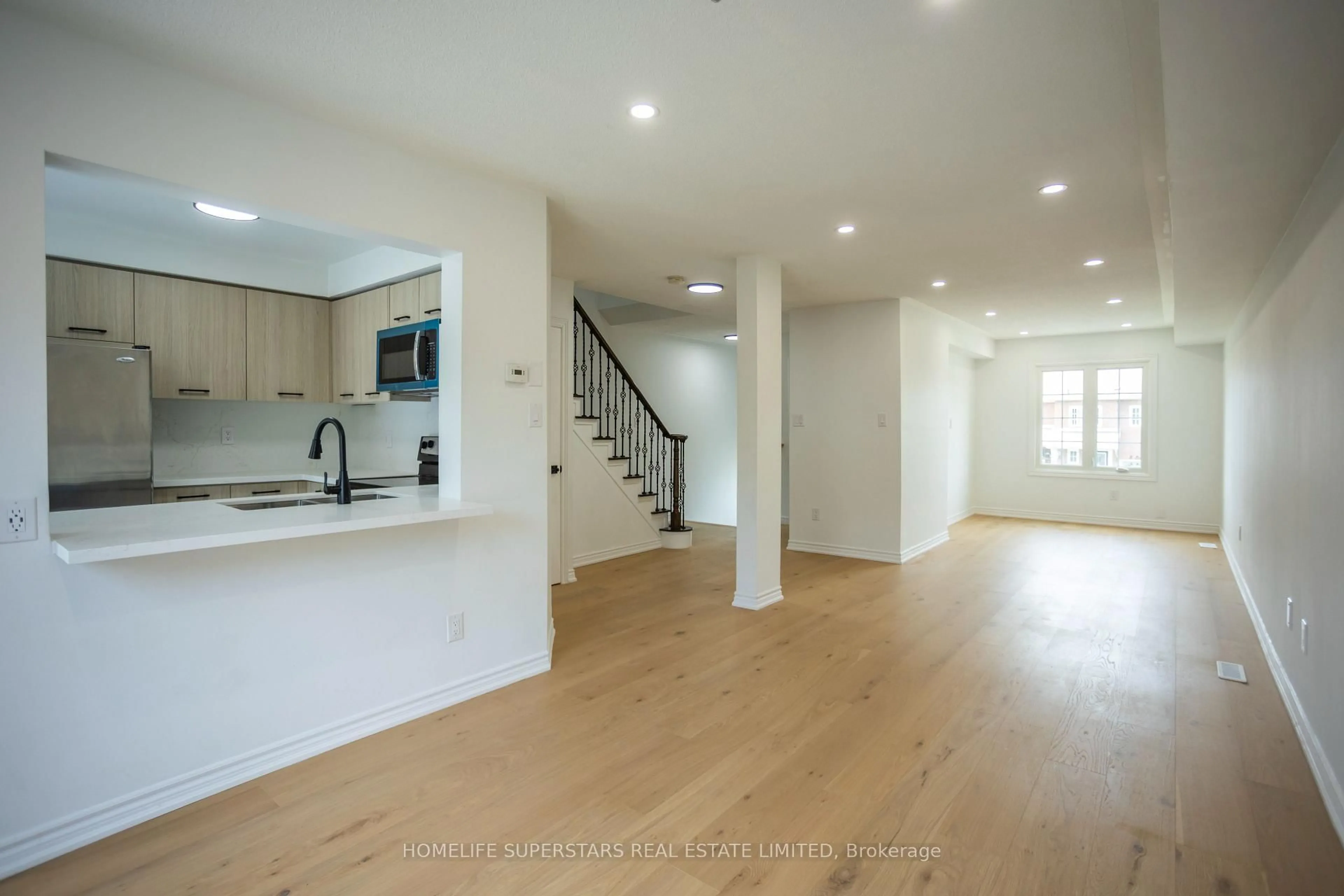 Open concept kitchen, unknown for 6 Smales Dr, Ajax Ontario L1Z 1G5