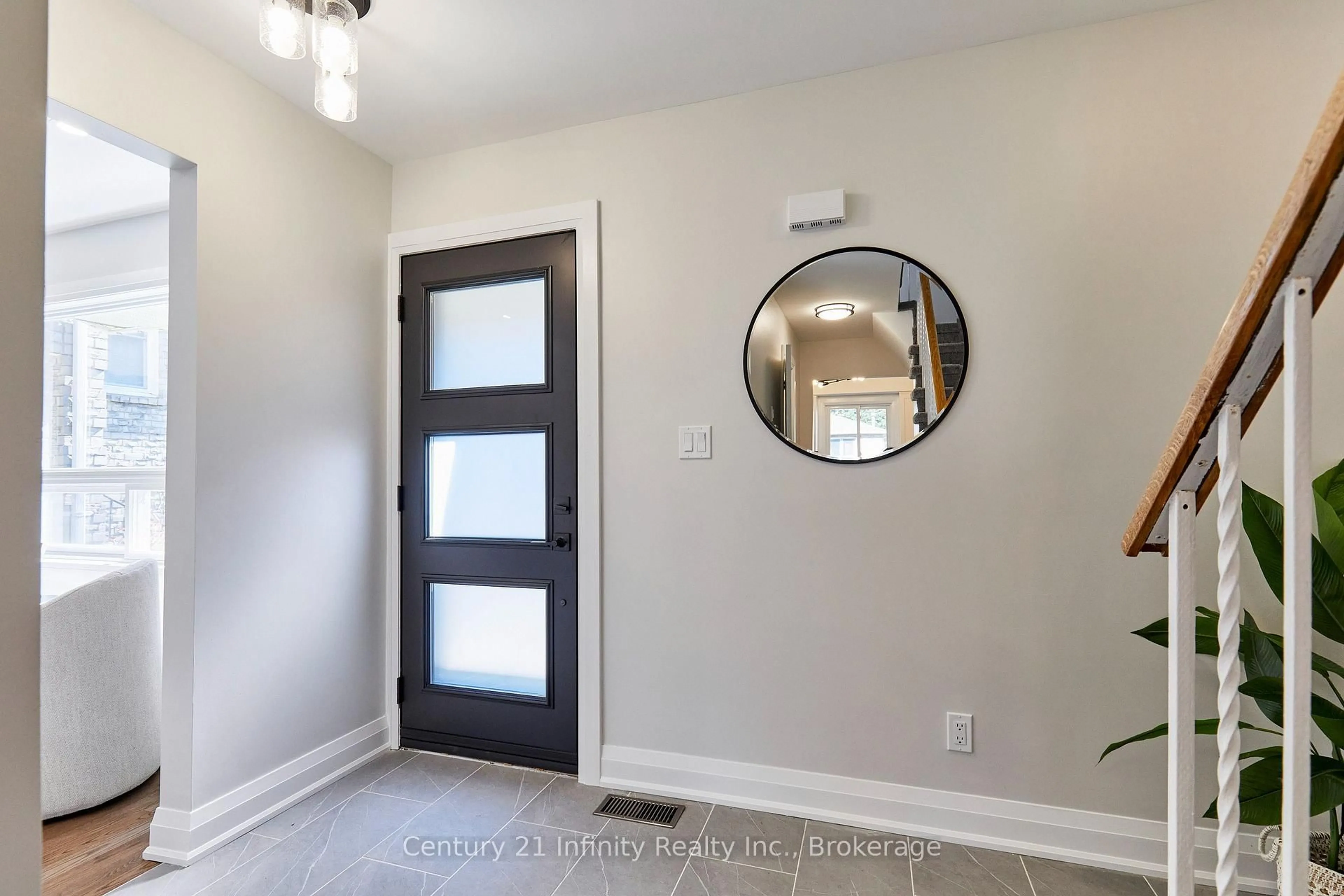 Indoor entryway for 113 Daniels Cres, Ajax Ontario L1T 1Z1