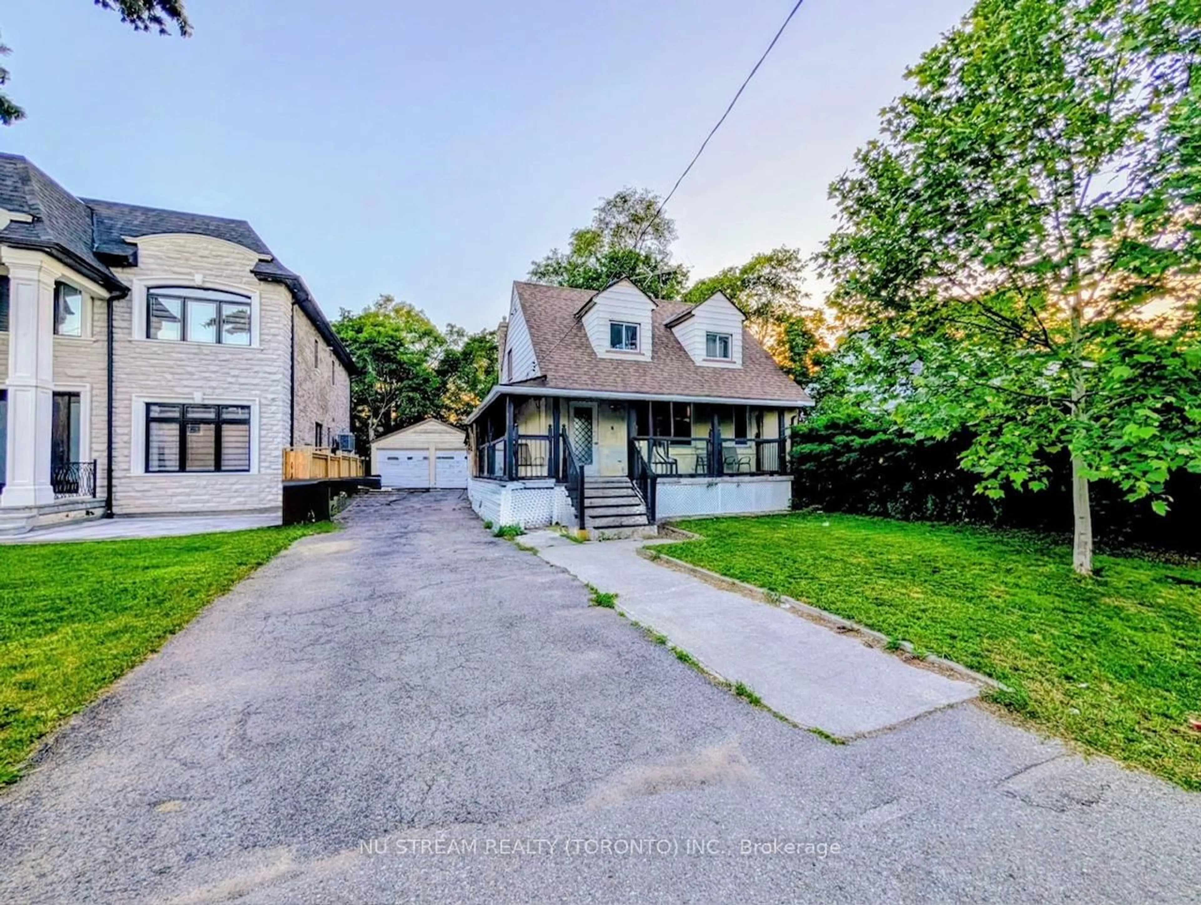 A pic from outside/outdoor area/front of a property/back of a property/a pic from drone, street for 34 Fairwood Cres, Toronto Ontario M1E 3T3