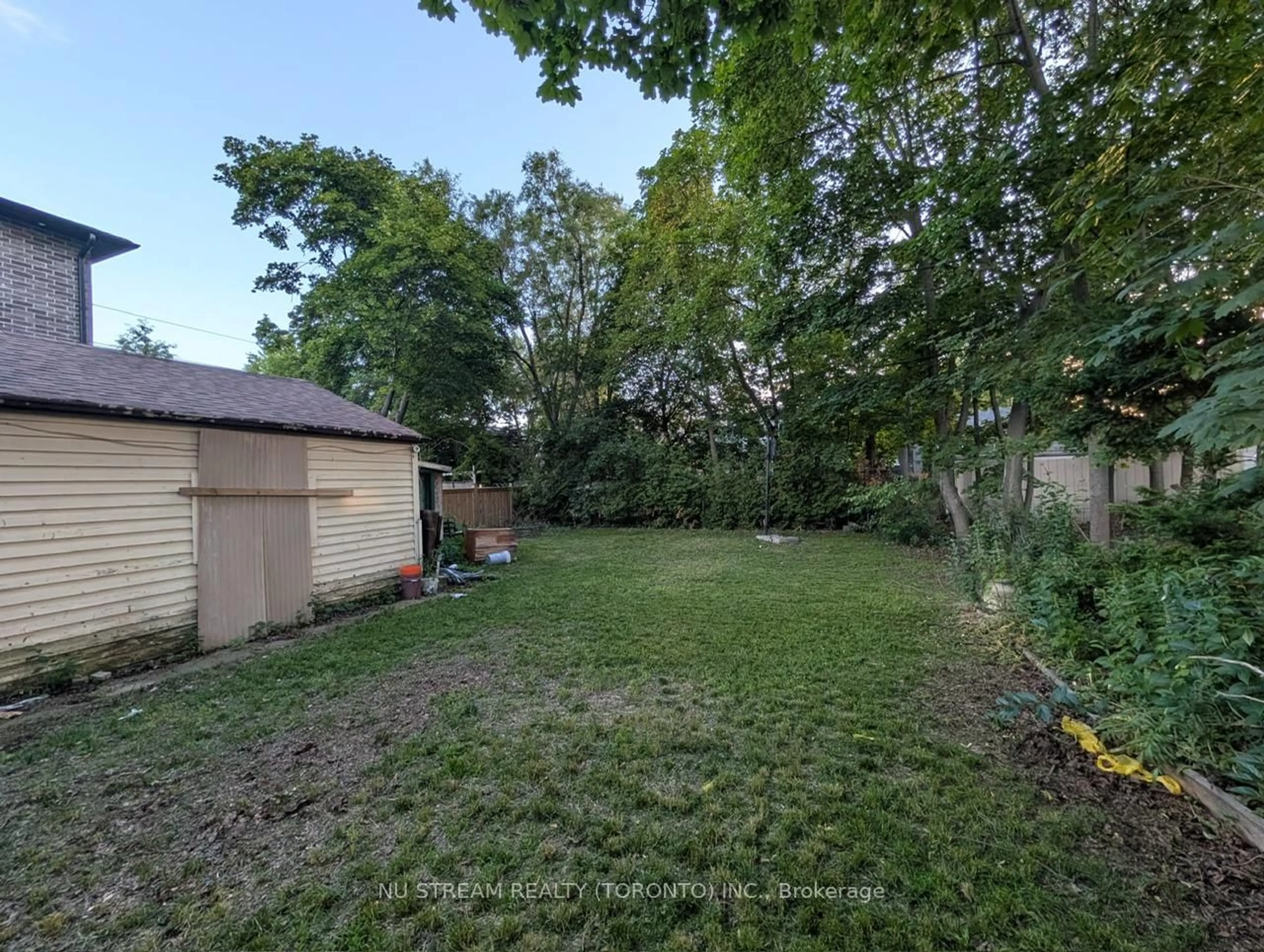 A pic from outside/outdoor area/front of a property/back of a property/a pic from drone, unknown for 34 Fairwood Cres, Toronto Ontario M1E 3T3