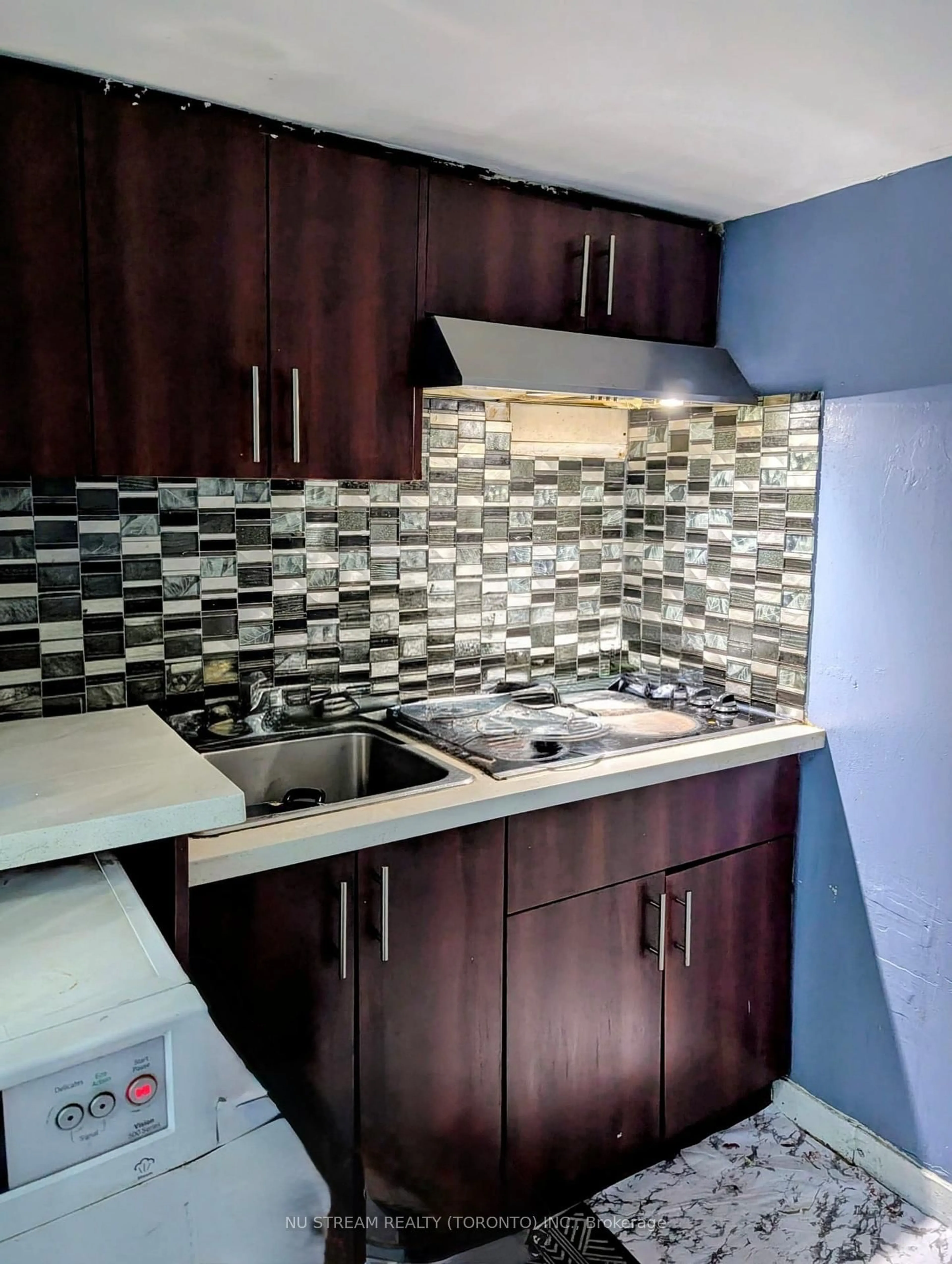 Standard kitchen, unknown for 34 Fairwood Cres, Toronto Ontario M1E 3T3