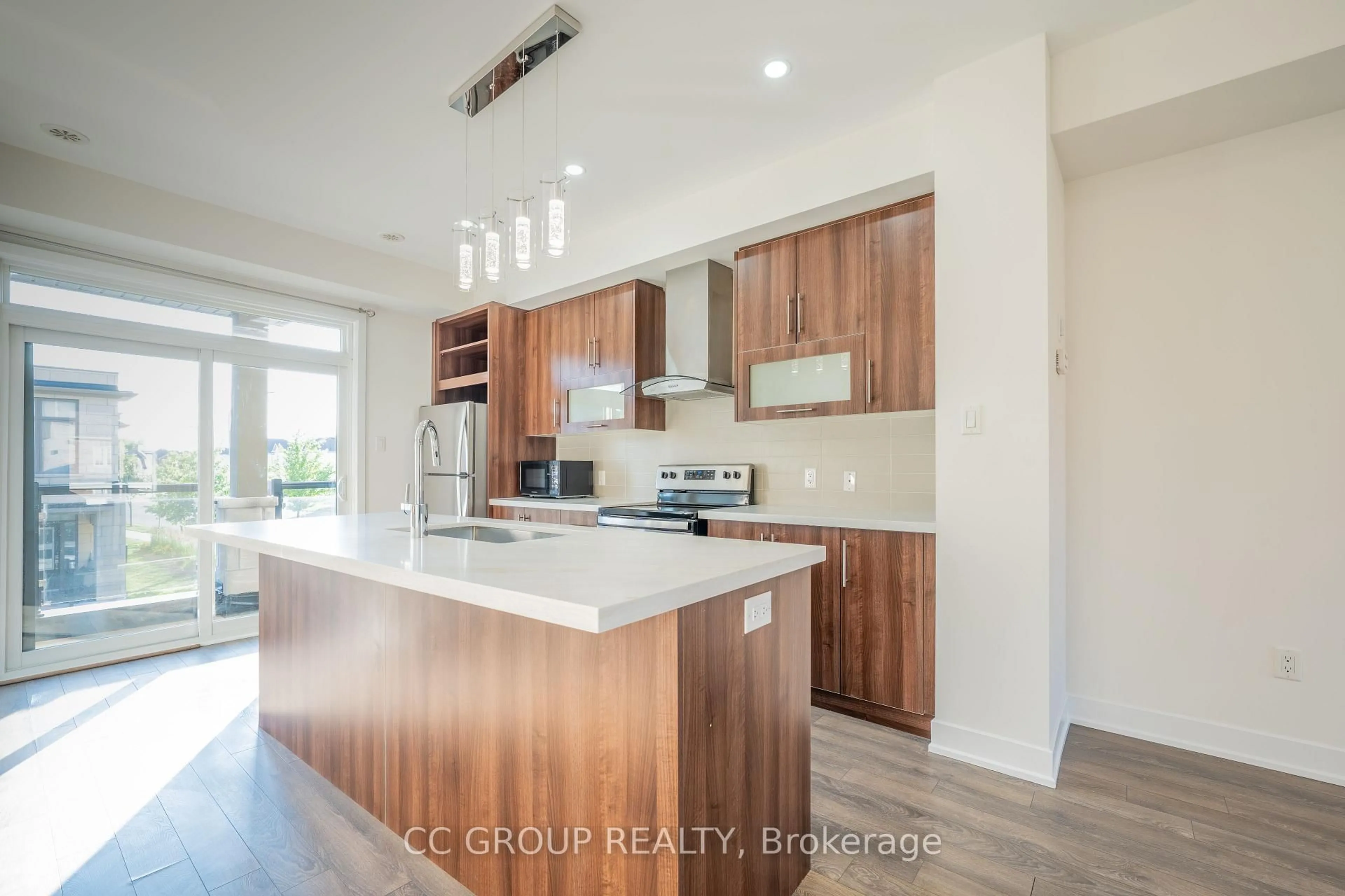 Open concept kitchen, wood/laminate floor for 3 Donald Fleming Way, Whitby Ontario L1R 0N8