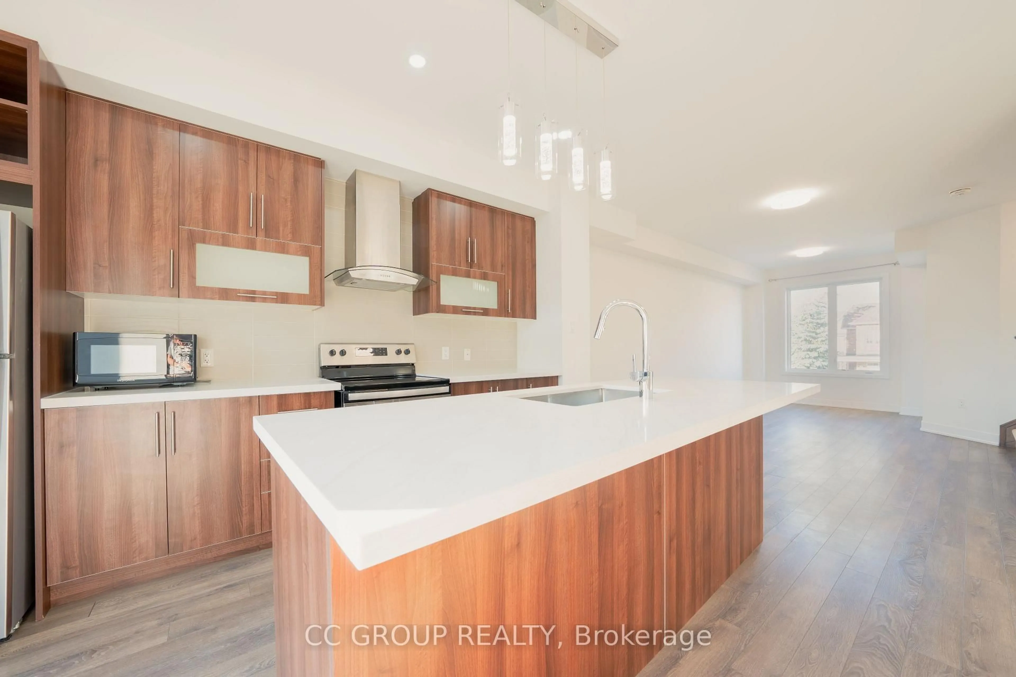 Open concept kitchen, unknown for 3 Donald Fleming Way, Whitby Ontario L1R 0N8