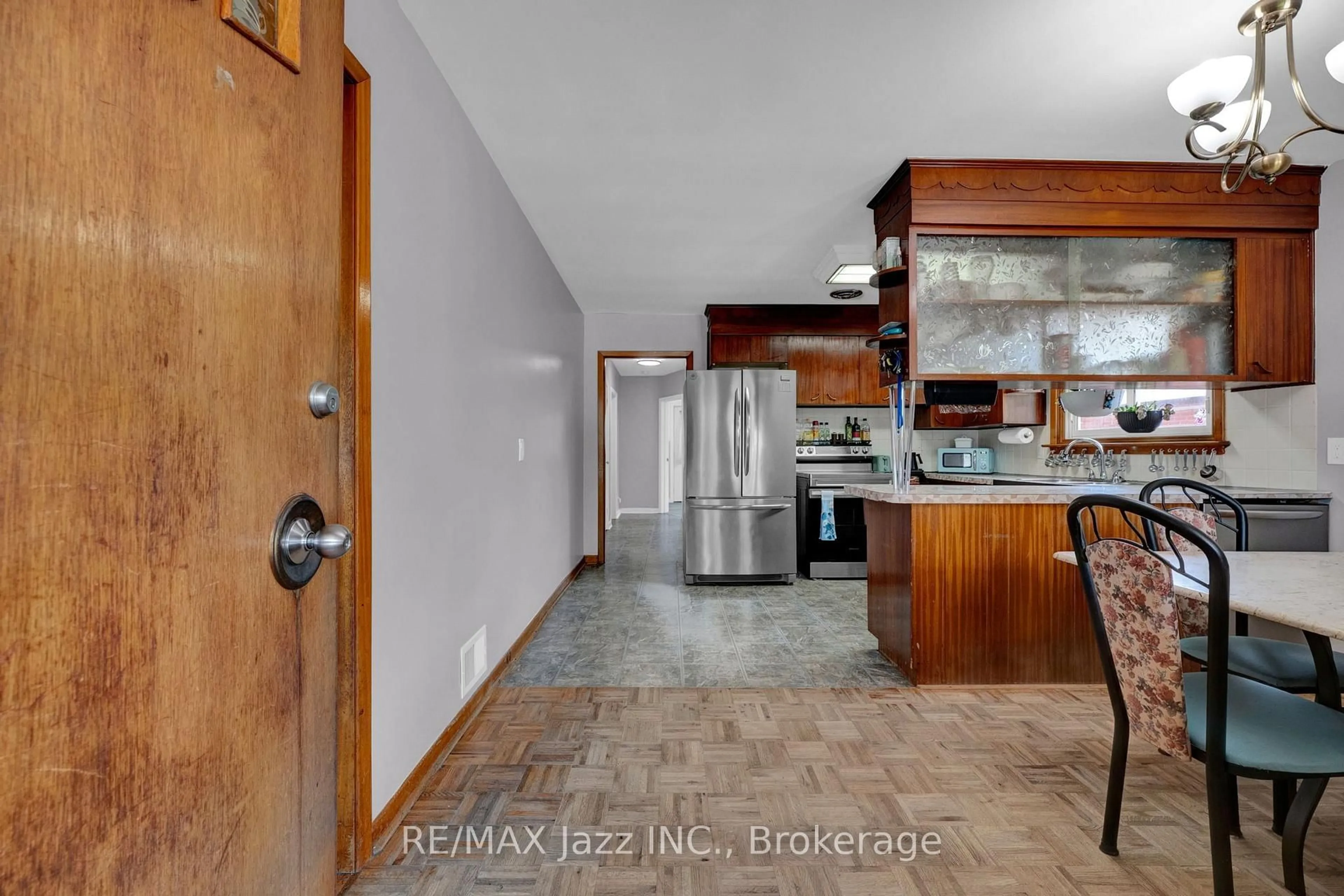Open concept kitchen, ceramic/tile floor for 217 Annis St, Oshawa Ontario L1H 3P7