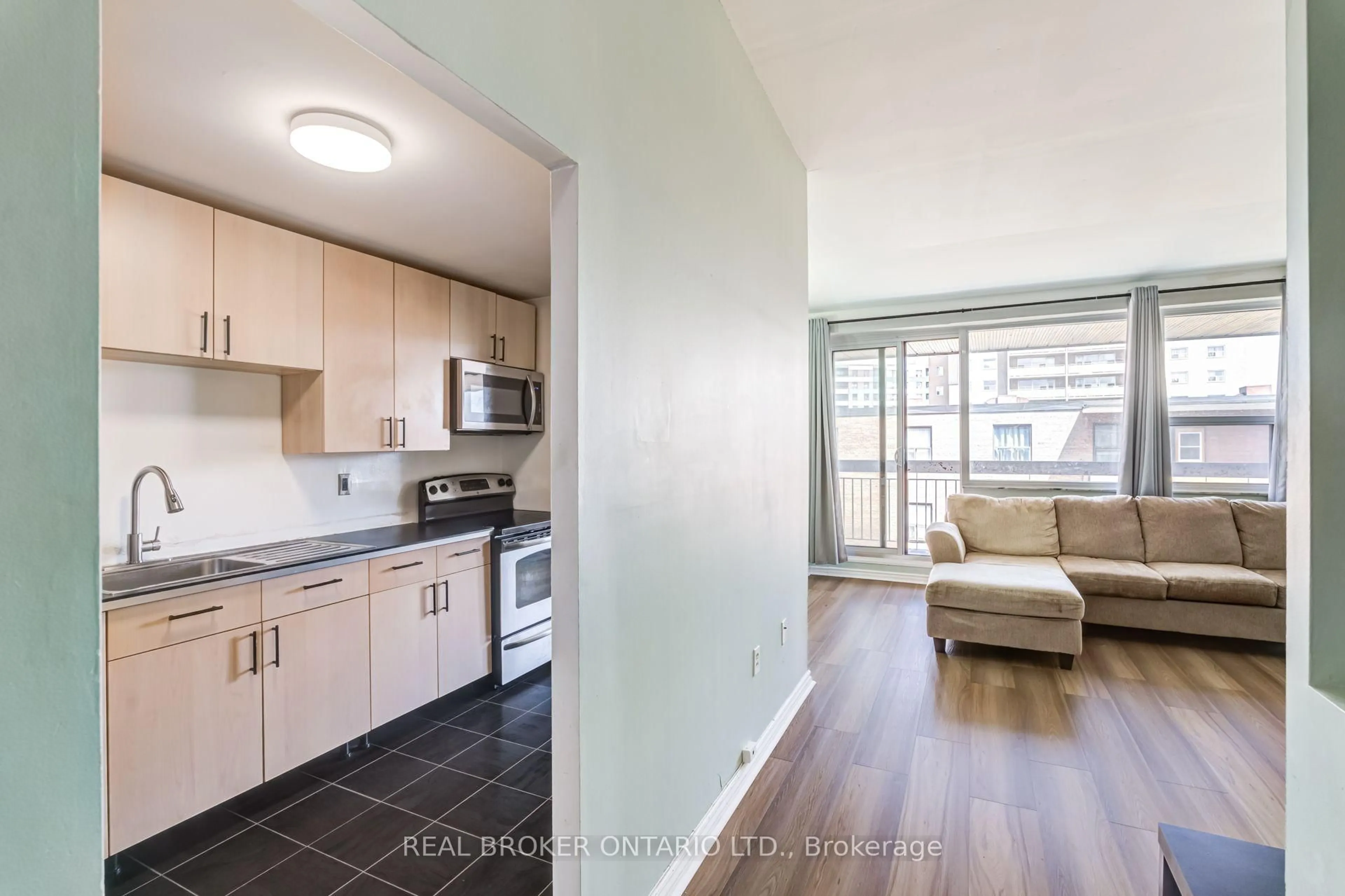 Unknown for 4060 Lawrence Ave #402, Toronto Ontario M1E 4V4
