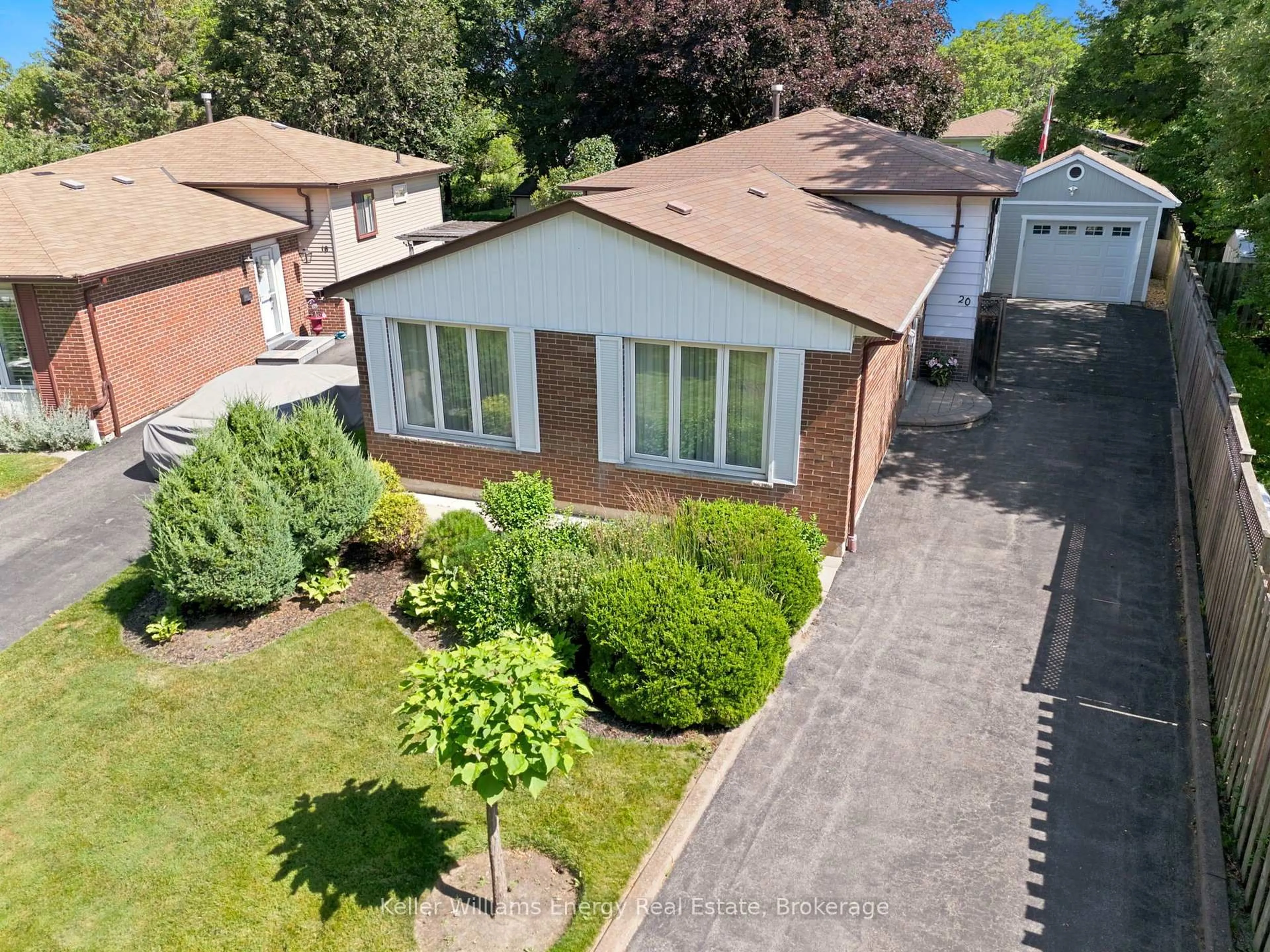 A pic from outside/outdoor area/front of a property/back of a property/a pic from drone, street for 20 Proud Grve, Toronto Ontario M1B 1S2