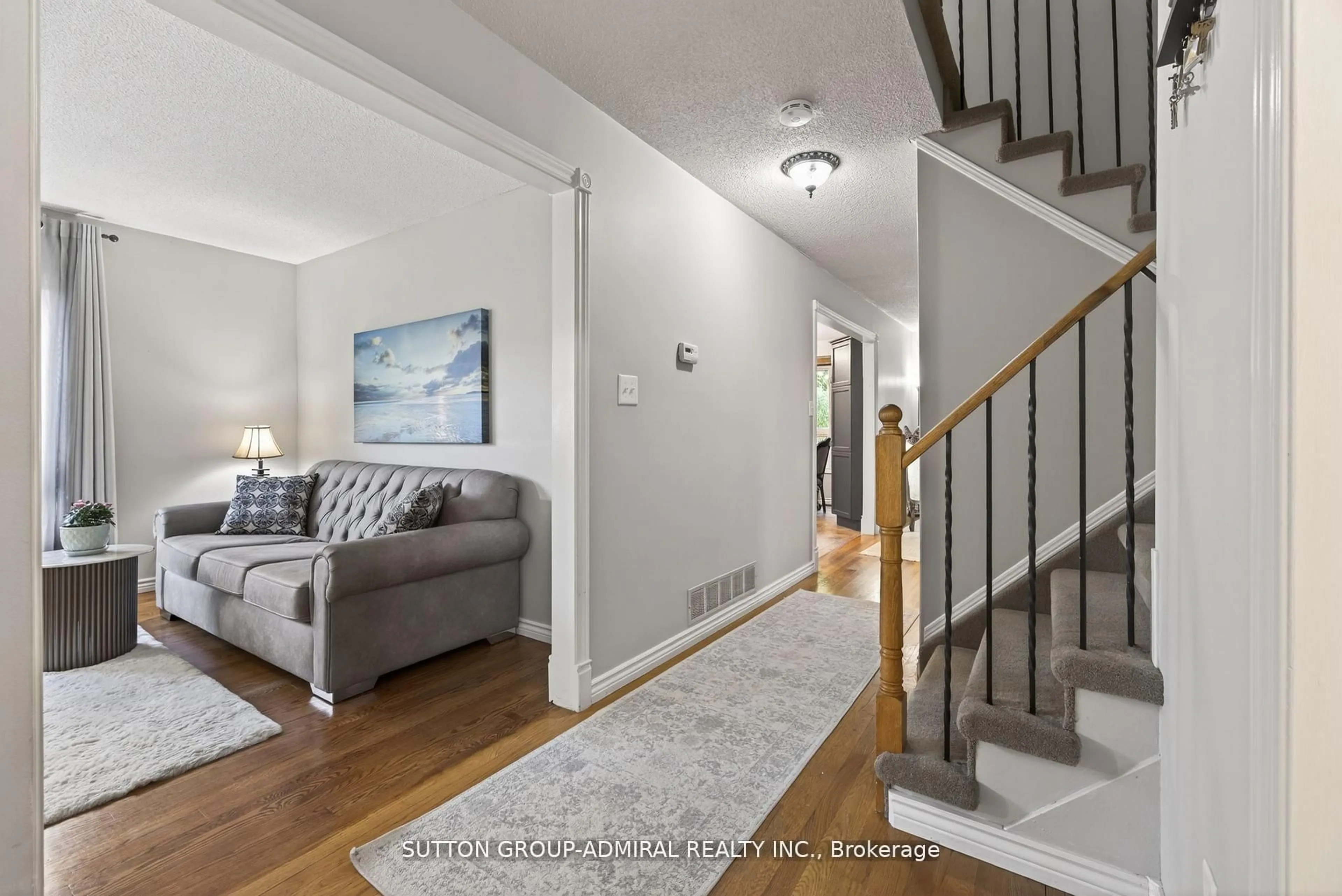 Indoor entryway for 90 Rice Dr, Whitby Ontario L1N 7Y3