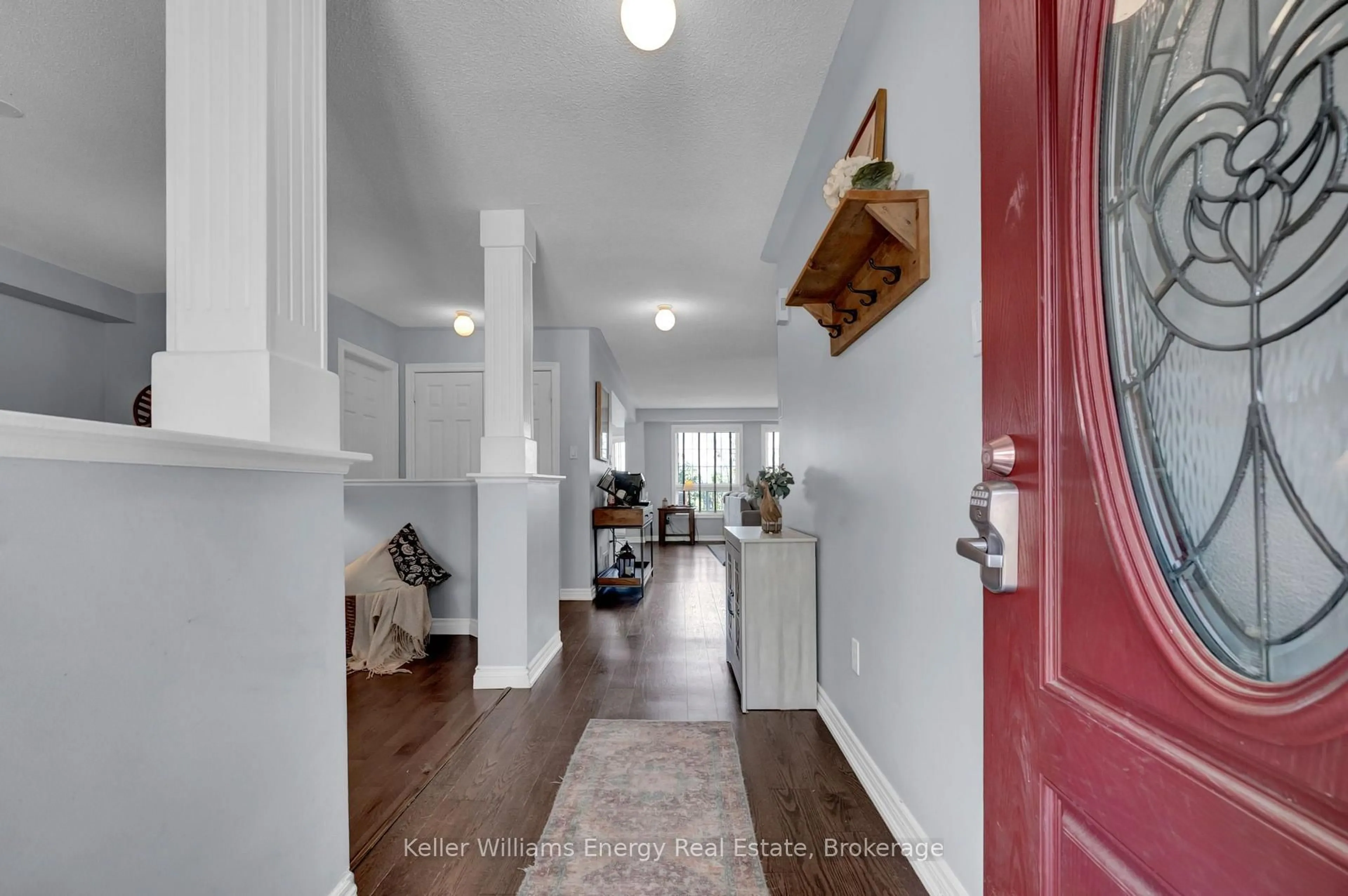 Indoor entryway for 1502 Clearbrook Dr, Oshawa Ontario L1K 2S3