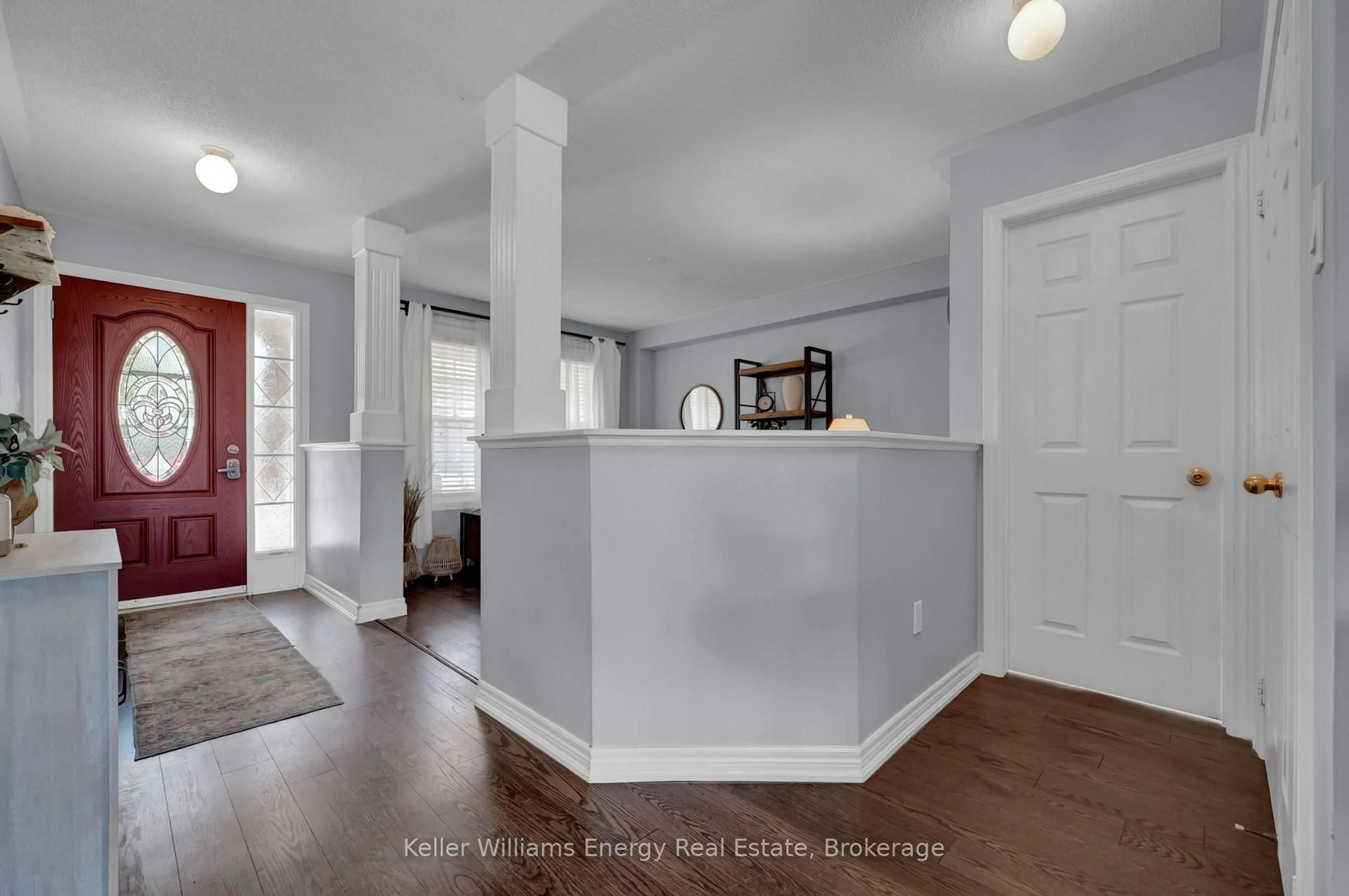 Indoor entryway for 1502 Clearbrook Dr, Oshawa Ontario L1K 2S3