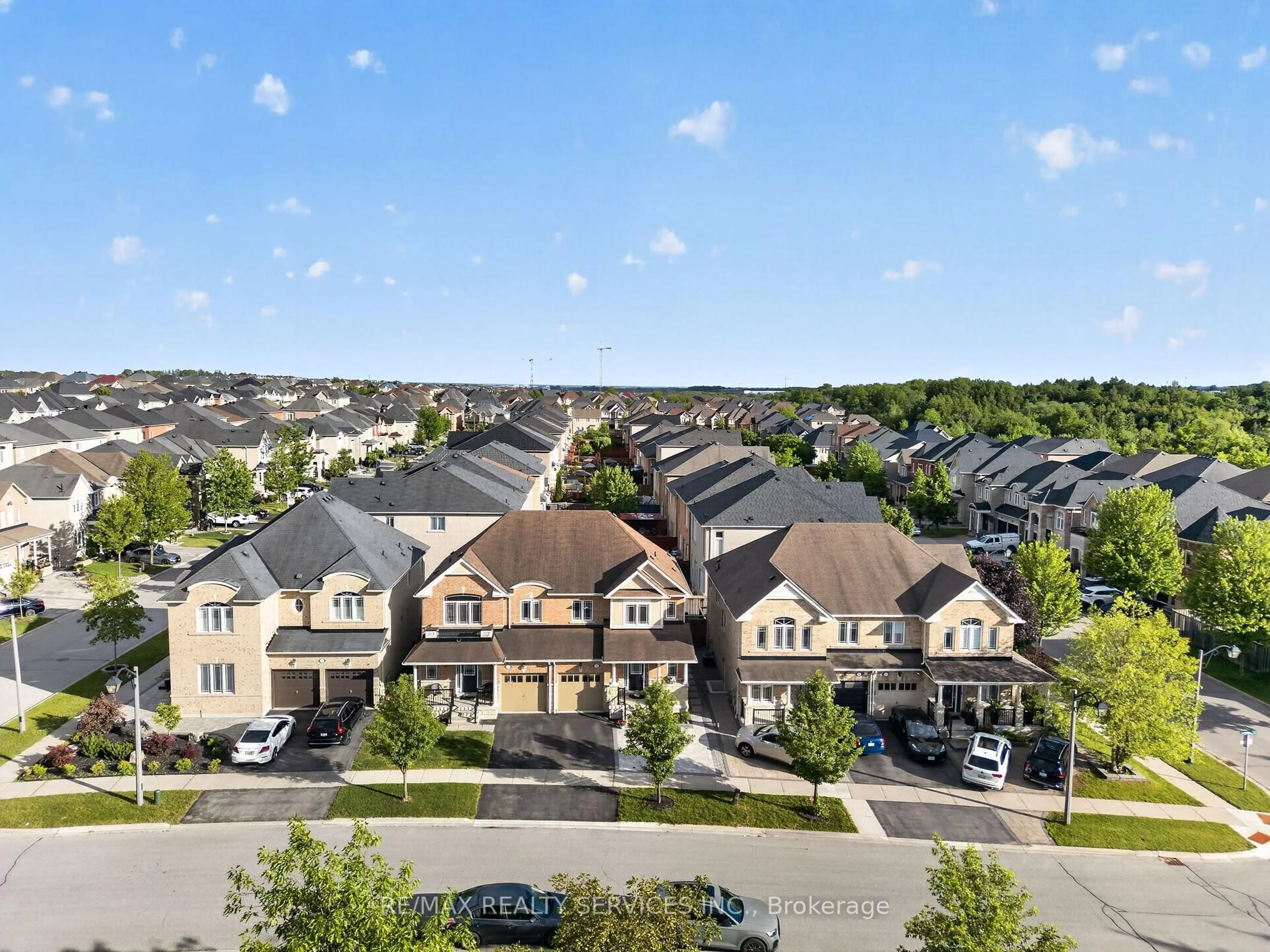 A pic from outside/outdoor area/front of a property/back of a property/a pic from drone, unknown for 92 Snowling Dr, Ajax Ontario L1Z 0G1