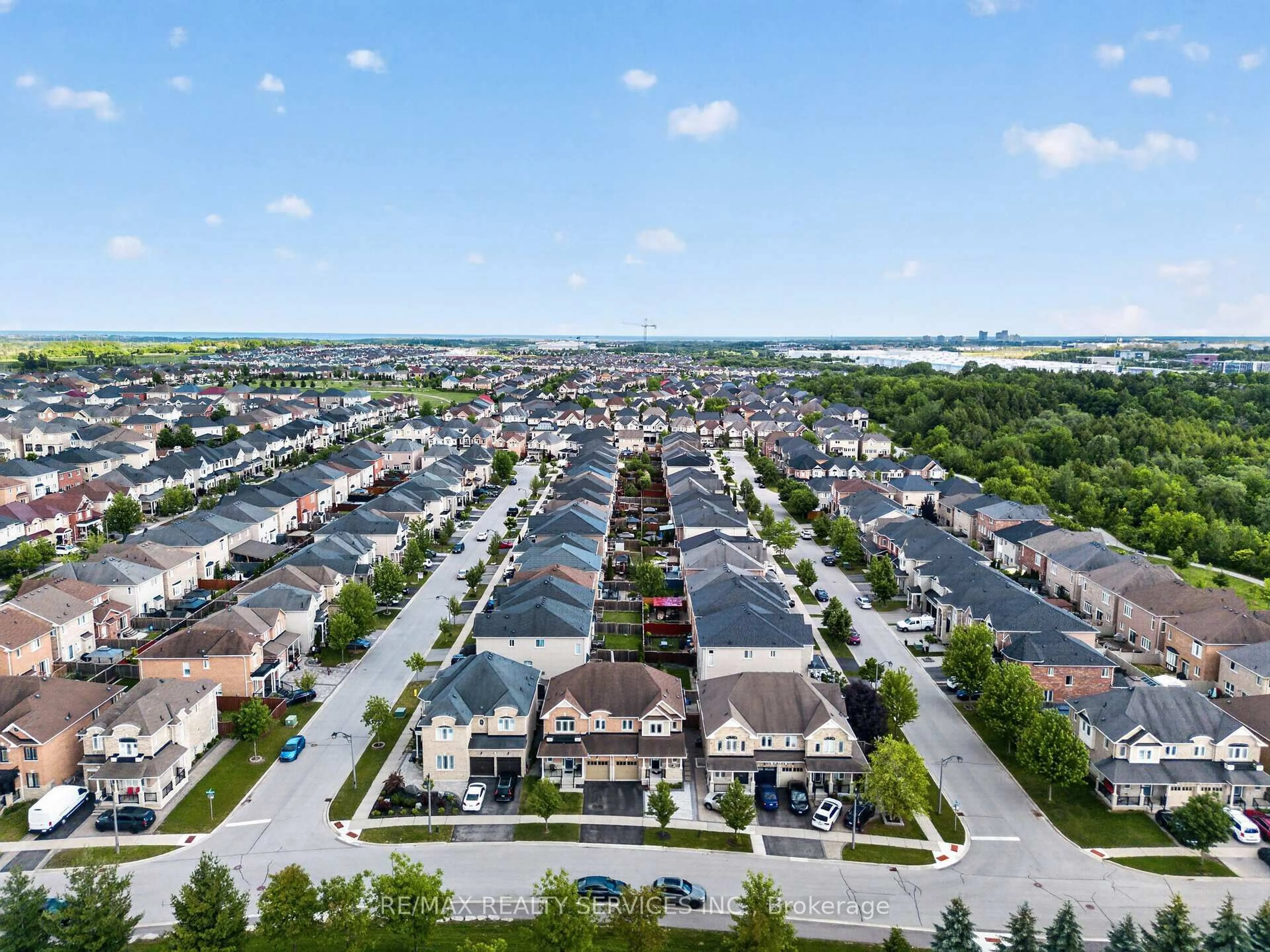 A pic from outside/outdoor area/front of a property/back of a property/a pic from drone, street for 92 Snowling Dr, Ajax Ontario L1Z 0G1