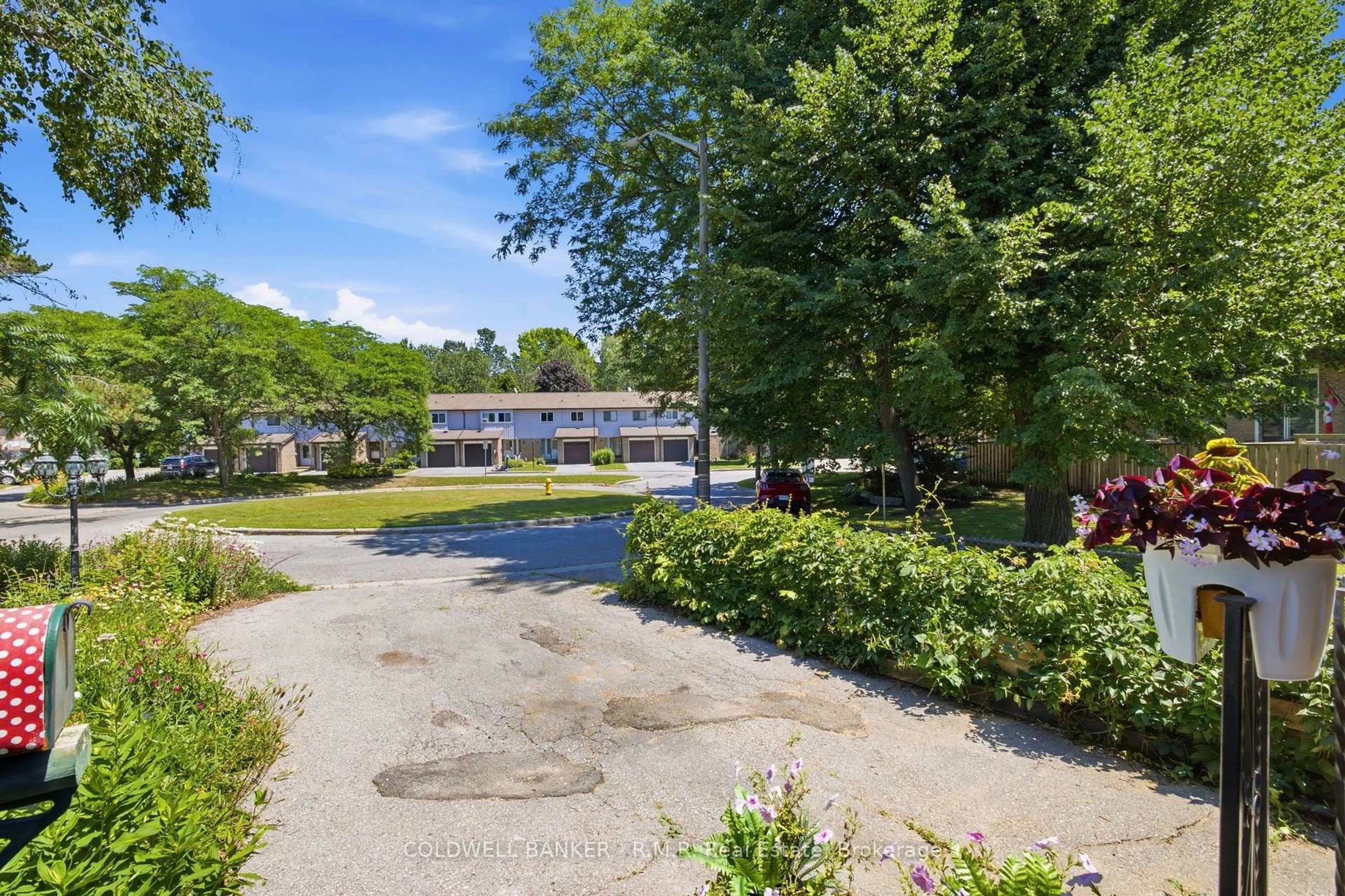 A pic from outside/outdoor area/front of a property/back of a property/a pic from drone, street for 358 Camelot Crt, Oshawa Ontario L1G 6P7