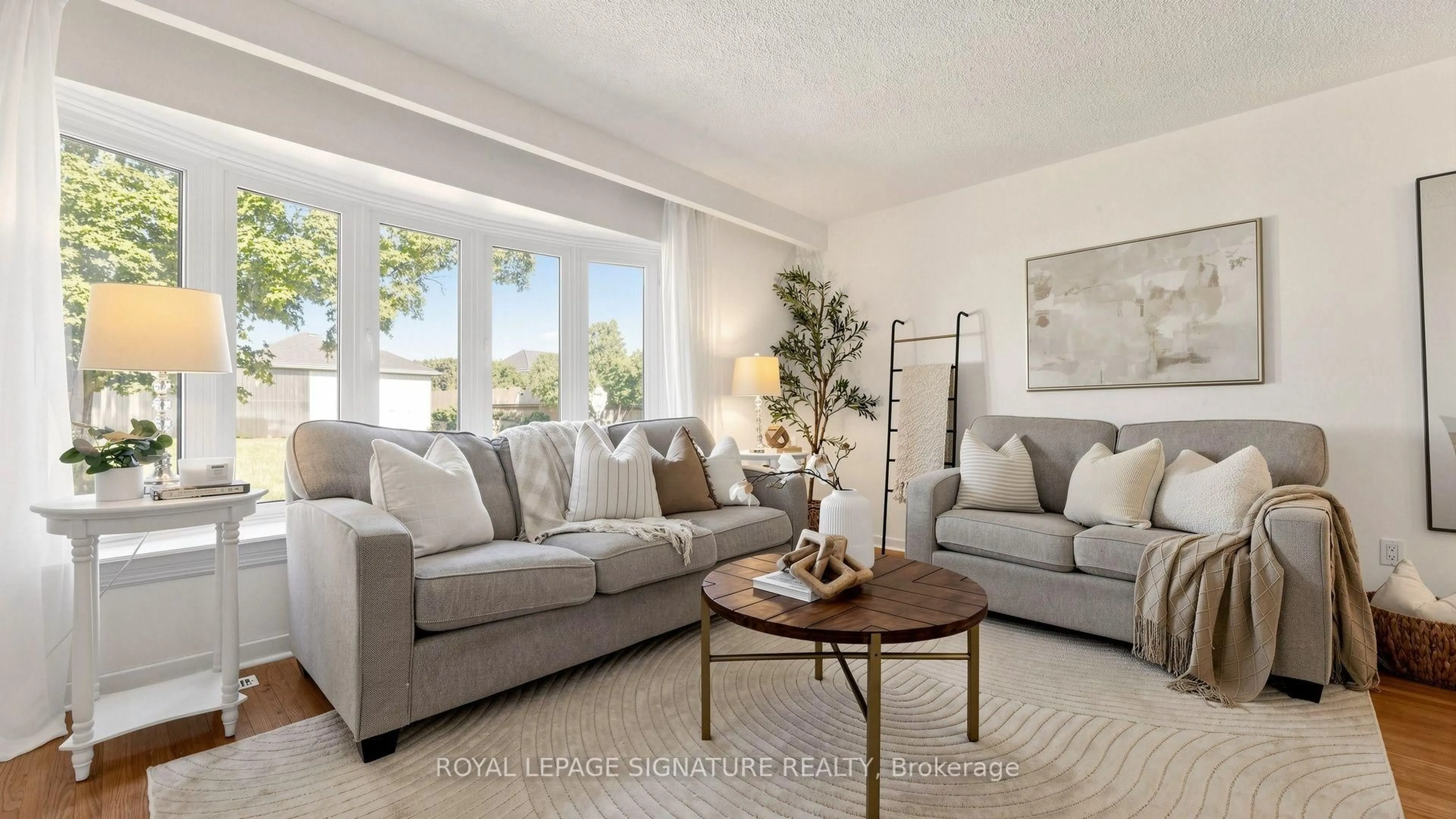 Living room with furniture, unknown for 134 Oakmeadow Blvd, Toronto Ontario M1E 4H1