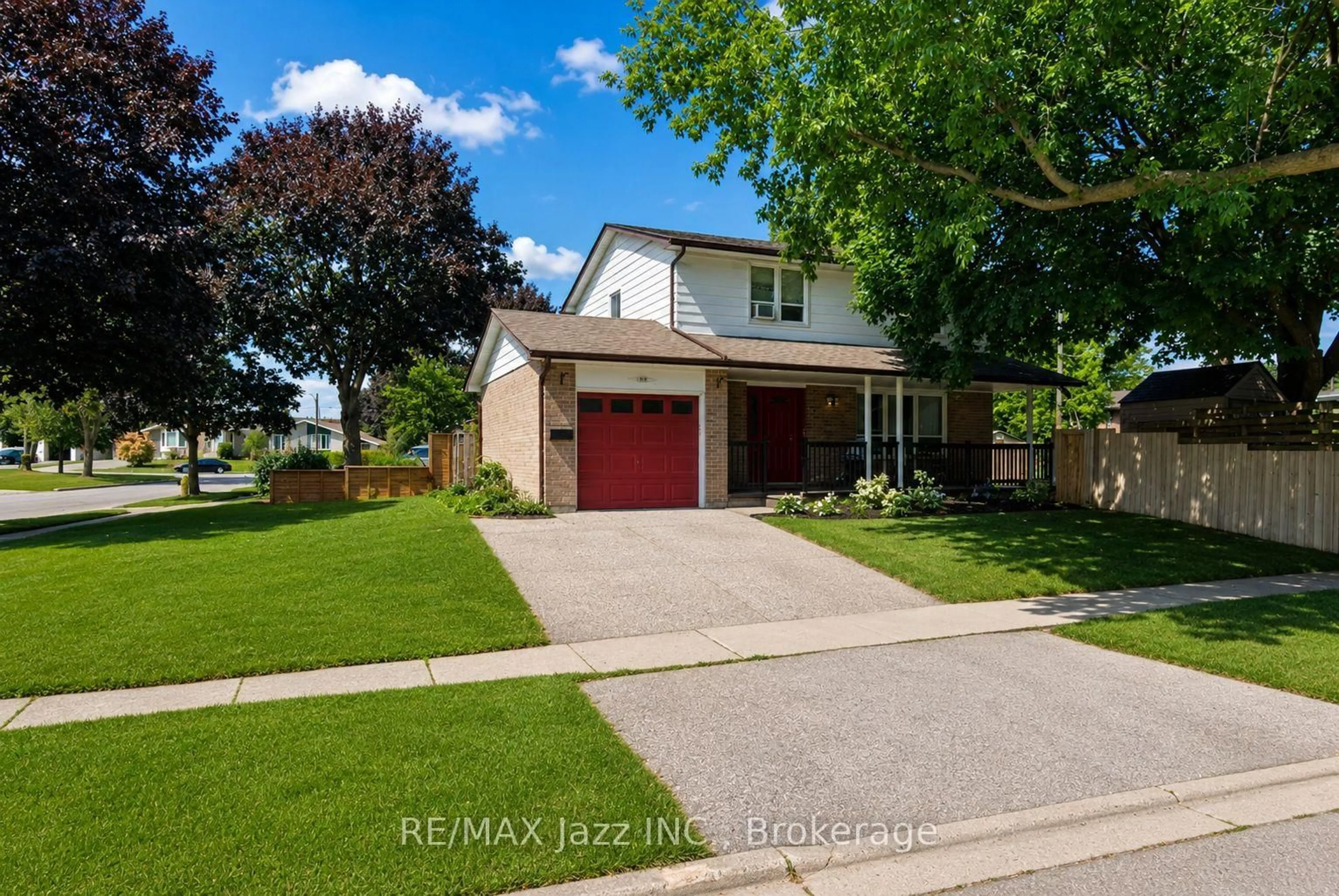 Home with vinyl exterior material, street for 822 Modlin Rd, Pickering Ontario L1W 1V5