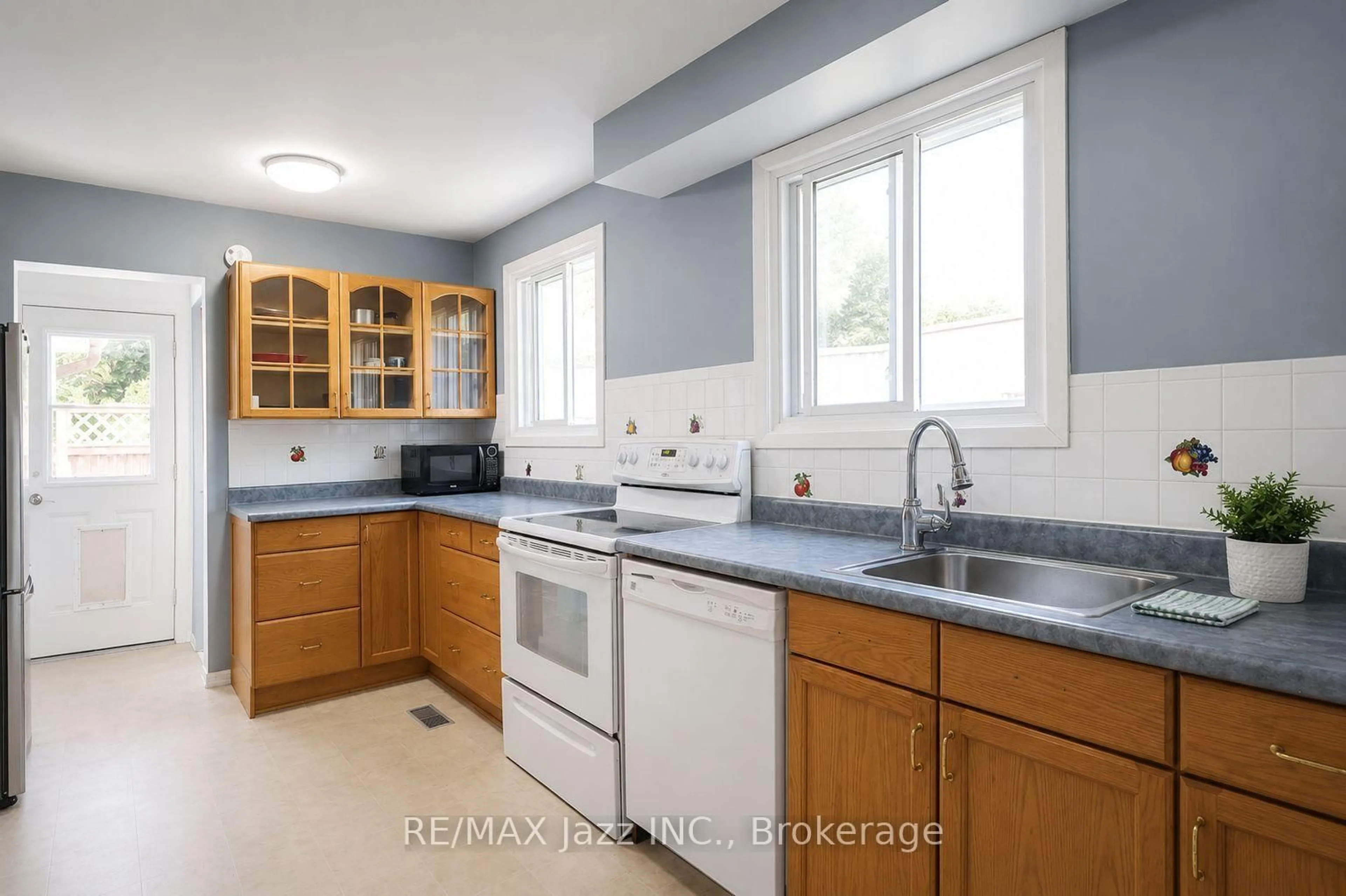 Unknown for 822 Modlin Rd, Pickering Ontario L1W 1V5