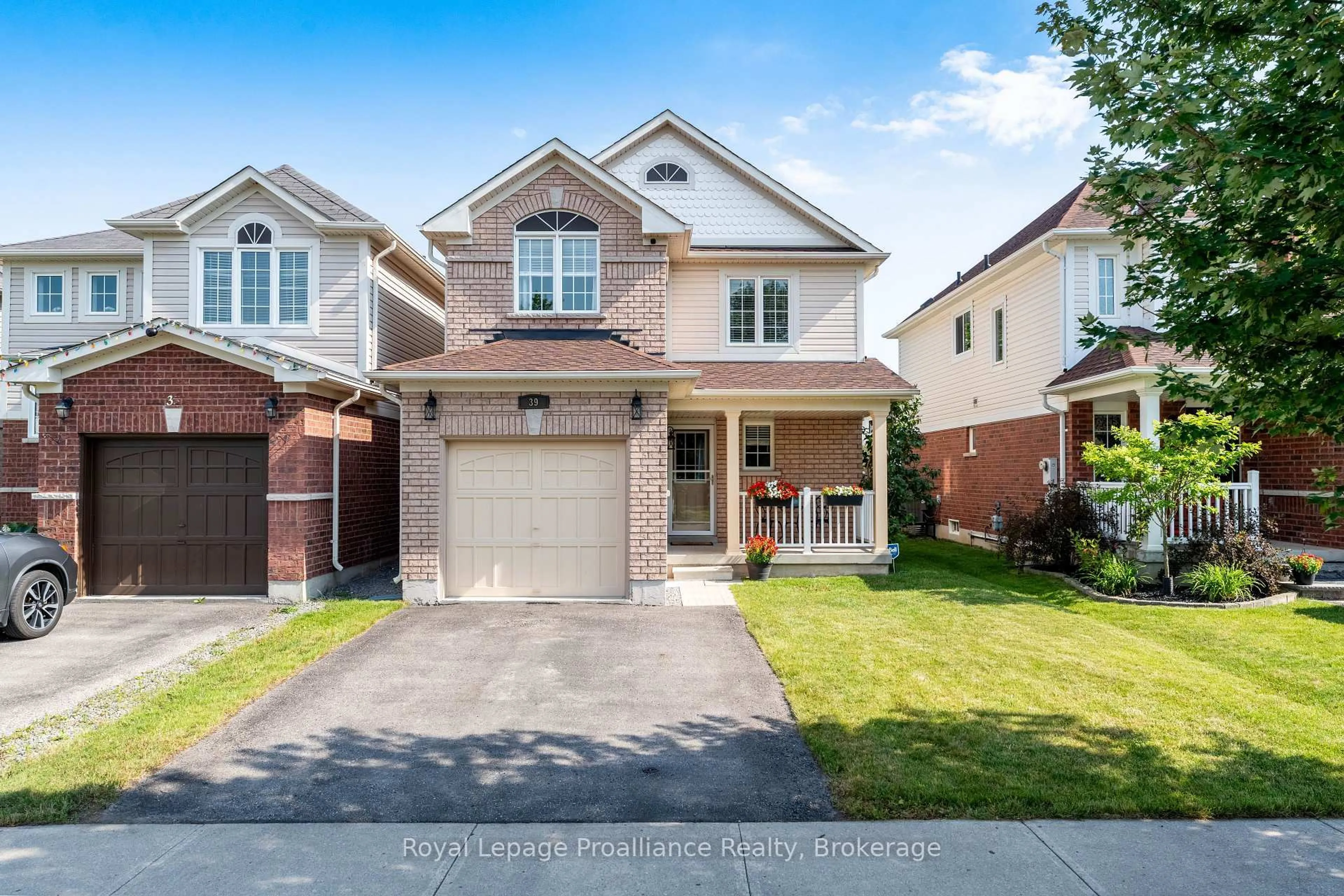 Home with brick exterior material, street for 39 Courvier Cres, Clarington Ontario L1C 0E7