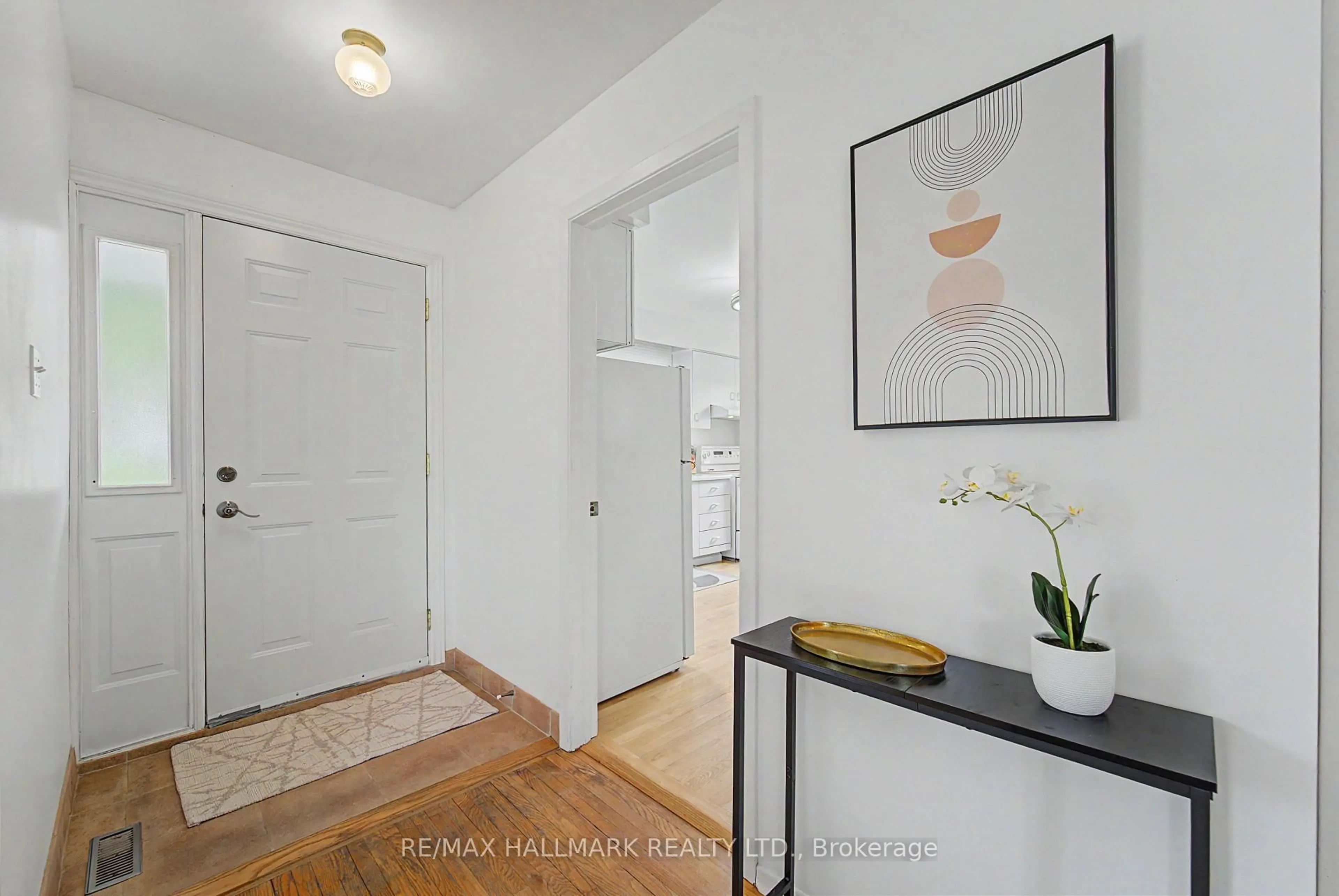 Indoor entryway for 10 Cockburn Dr, Toronto Ontario M1C 2T2