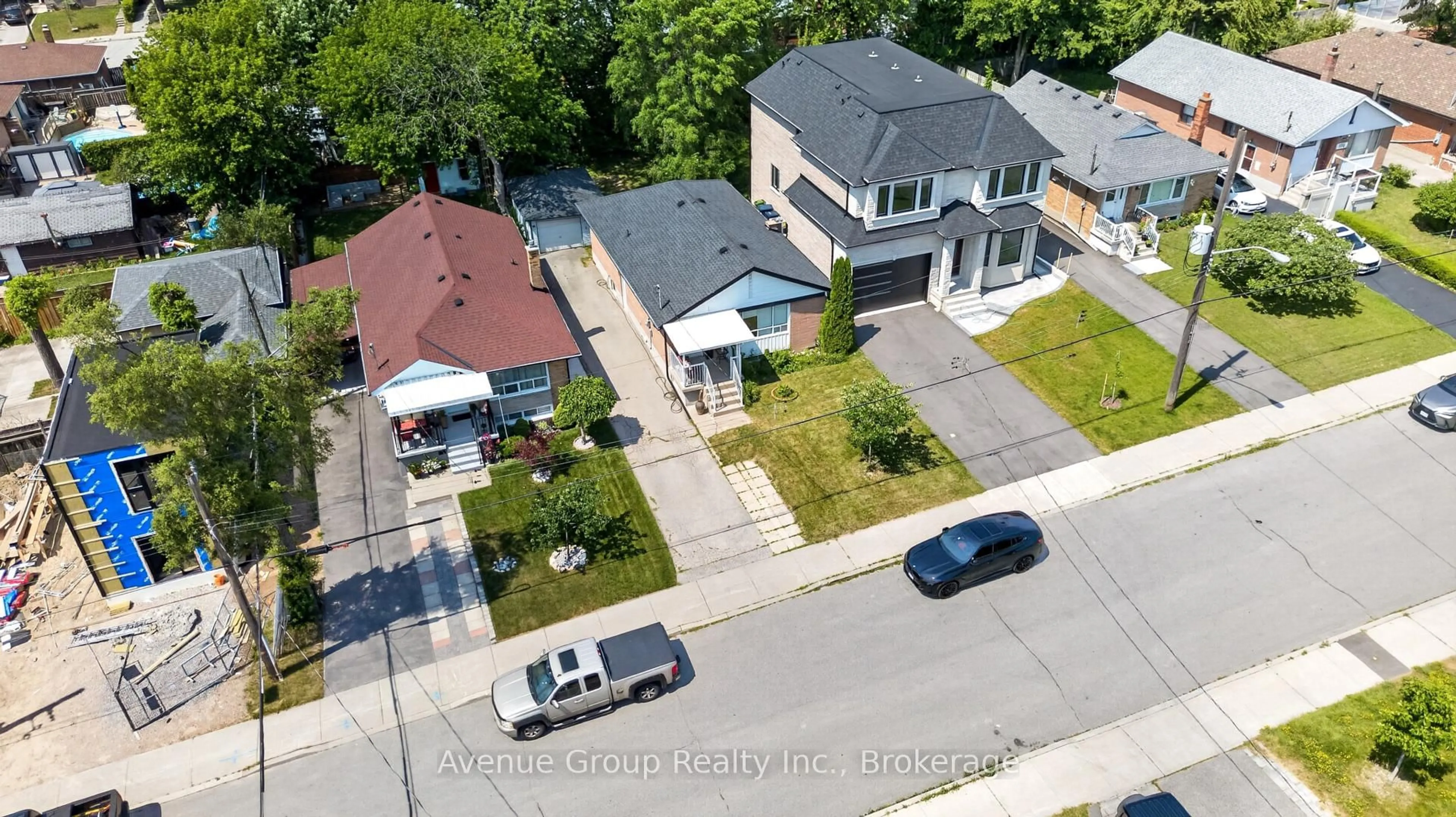 A pic from outside/outdoor area/front of a property/back of a property/a pic from drone, street for 141 Budea Cres, Toronto Ontario M1R 4W2