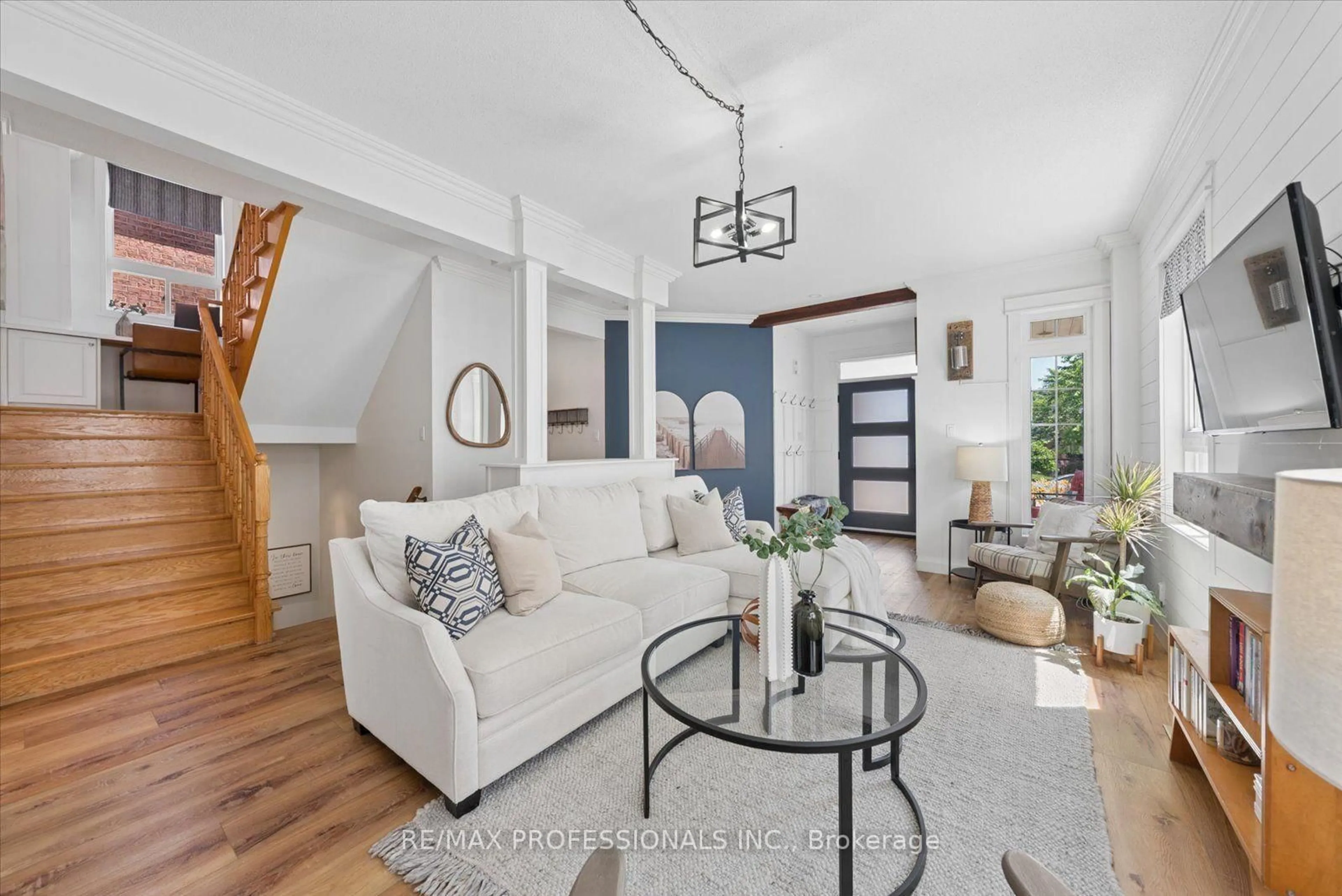 Living room with furniture, unknown for 62 Blackfriar Ave, Whitby Ontario L1M 2C1