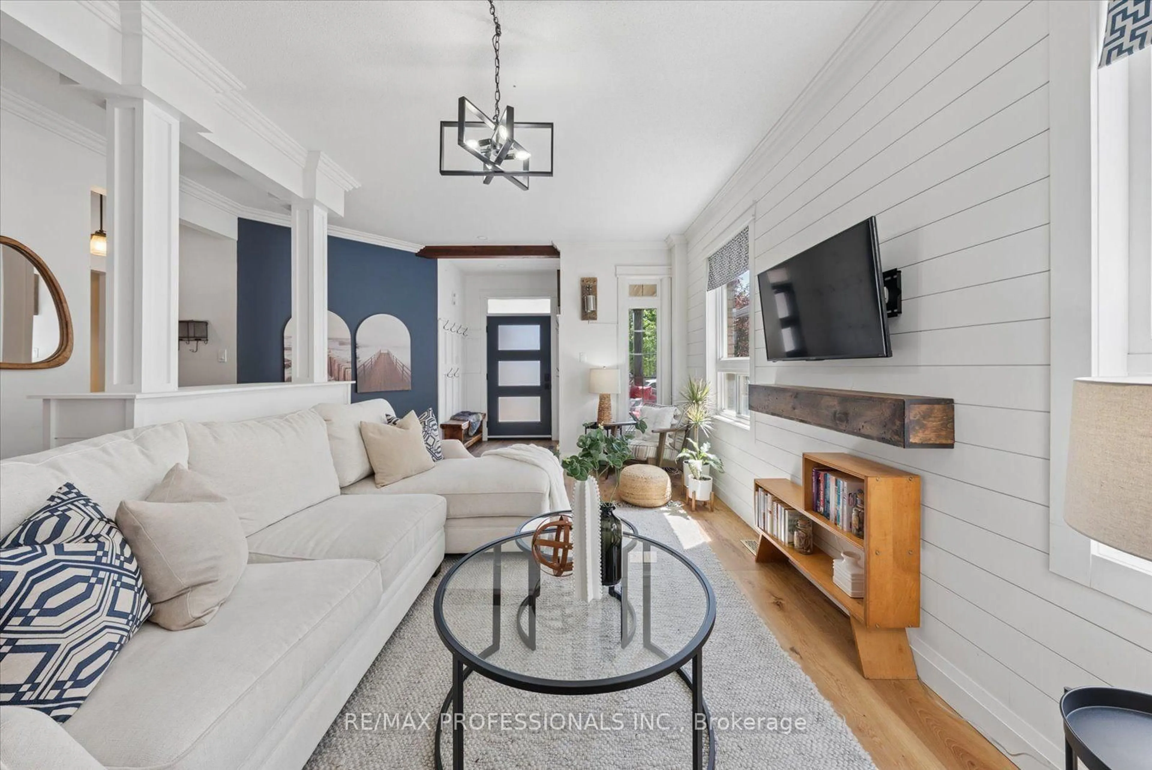 Living room with furniture, unknown for 62 Blackfriar Ave, Whitby Ontario L1M 2C1