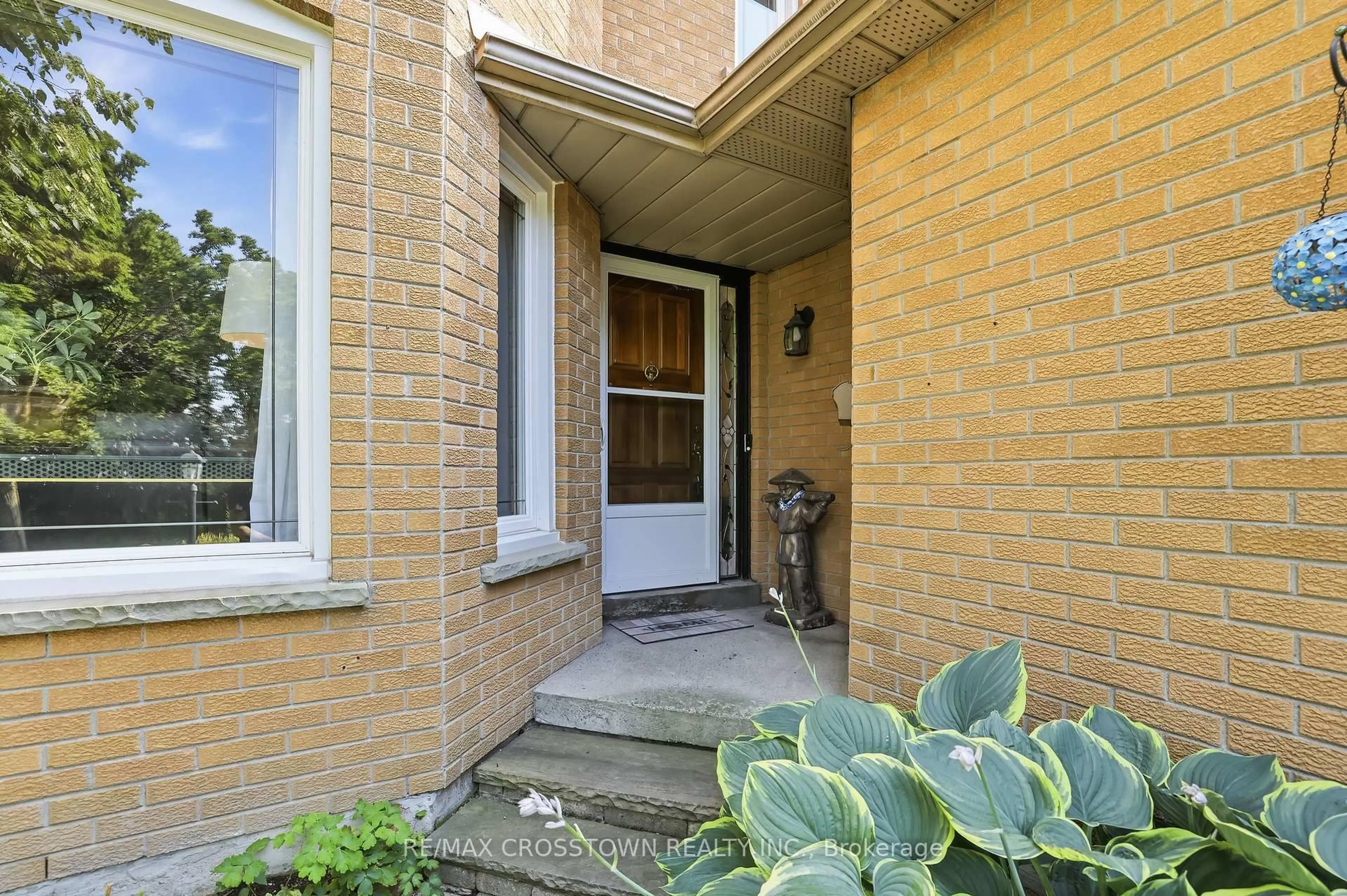 Unknown for 4 Martinet St, Whitby Ontario L1N 8K8